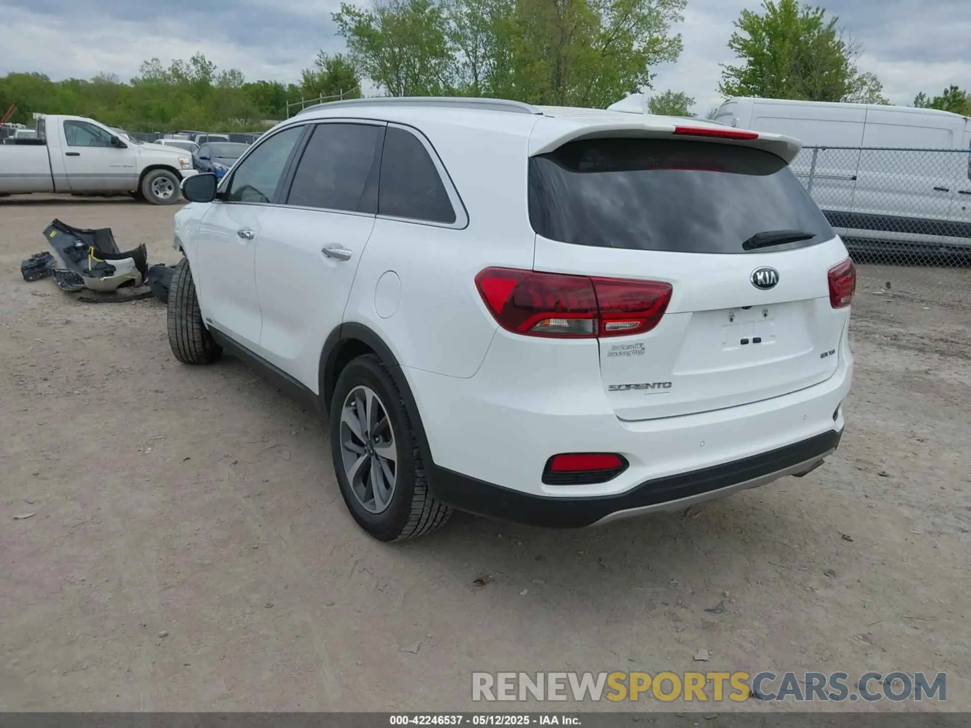 3 Photograph of a damaged car 5XYPHDA51KG512534 KIA SORENTO 2019