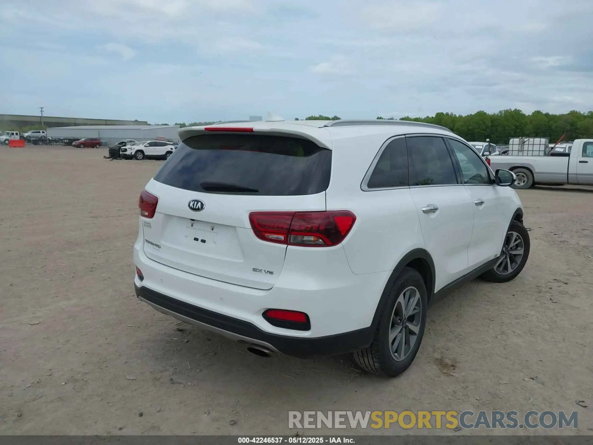 4 Photograph of a damaged car 5XYPHDA51KG512534 KIA SORENTO 2019