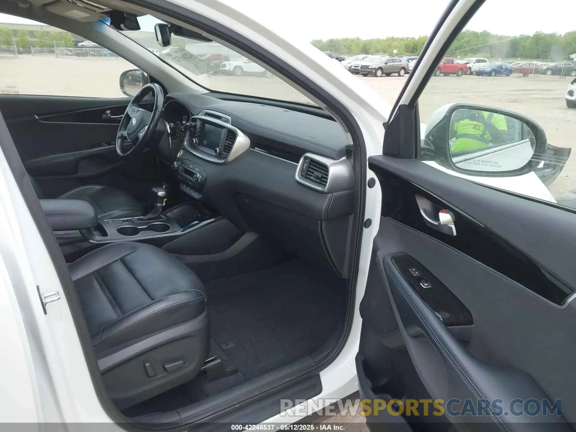 5 Photograph of a damaged car 5XYPHDA51KG512534 KIA SORENTO 2019
