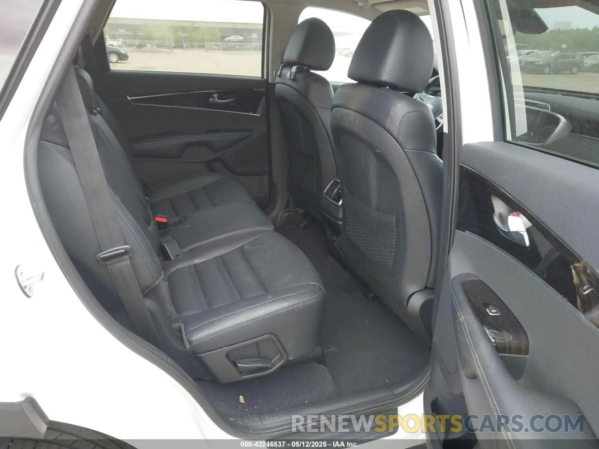 8 Photograph of a damaged car 5XYPHDA51KG512534 KIA SORENTO 2019