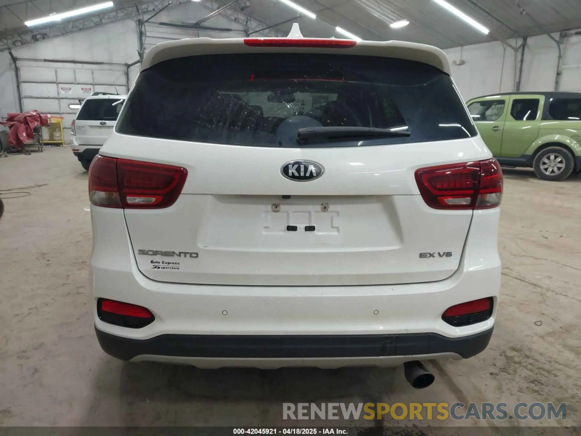 16 Photograph of a damaged car 5XYPHDA51KG521590 KIA SORENTO 2019