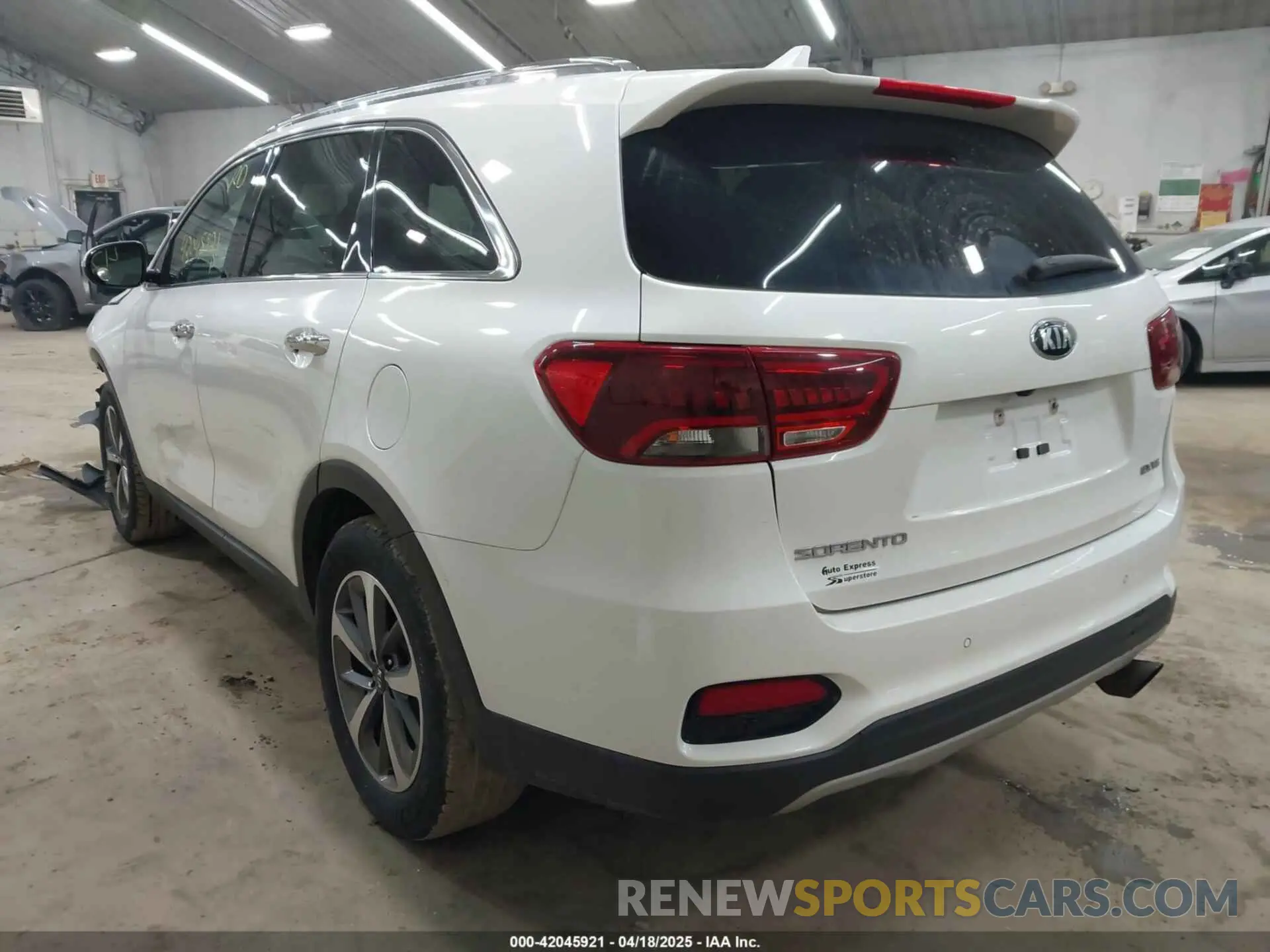 3 Photograph of a damaged car 5XYPHDA51KG521590 KIA SORENTO 2019