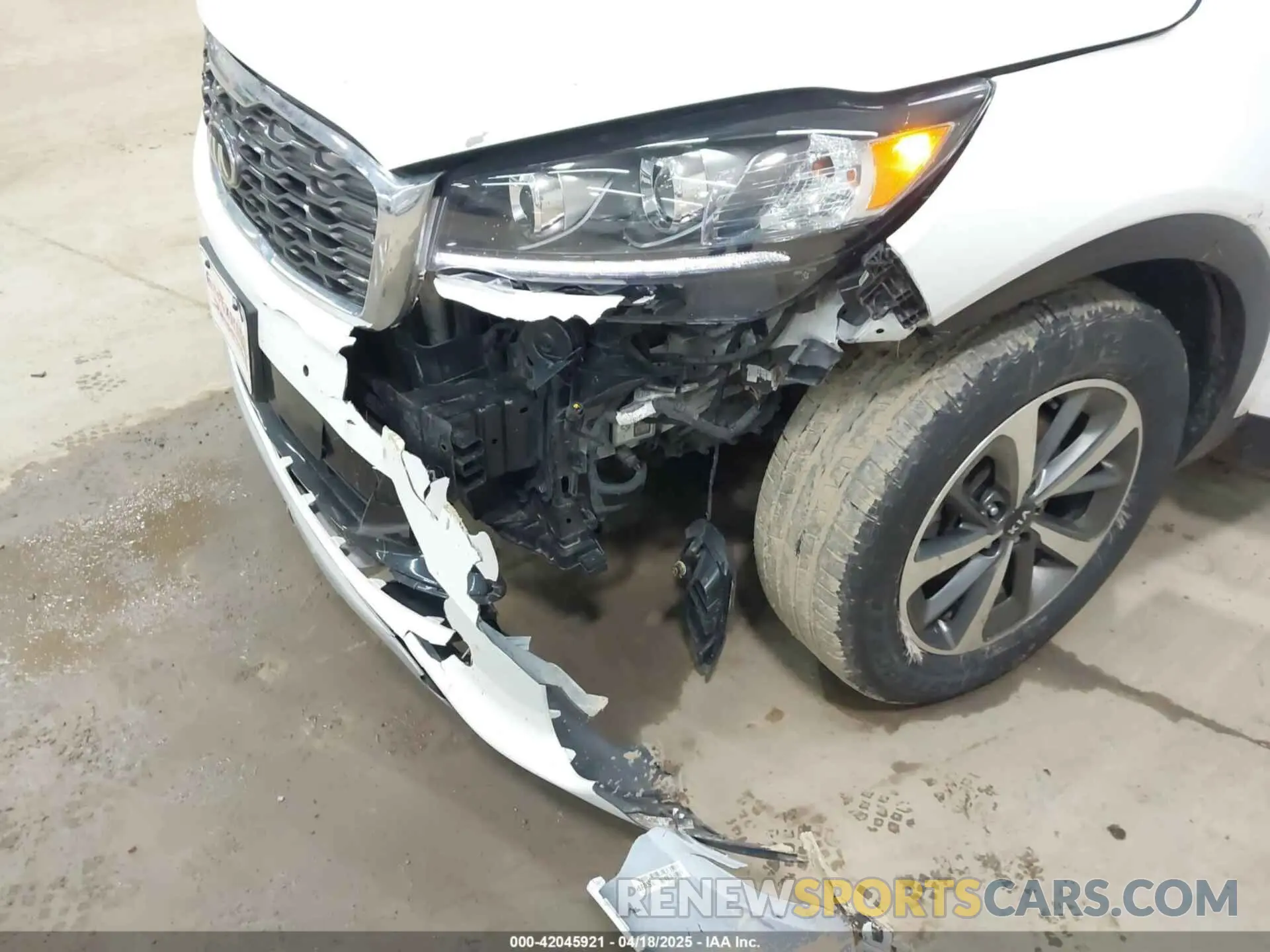 6 Photograph of a damaged car 5XYPHDA51KG521590 KIA SORENTO 2019