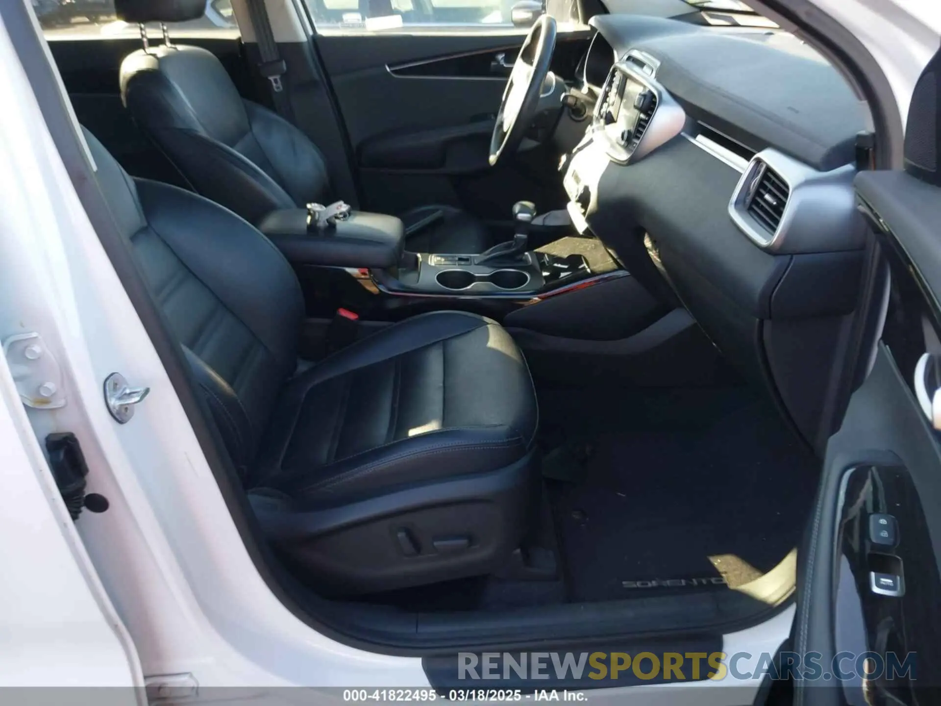 5 Photograph of a damaged car 5XYPHDA52KG478927 KIA SORENTO 2019