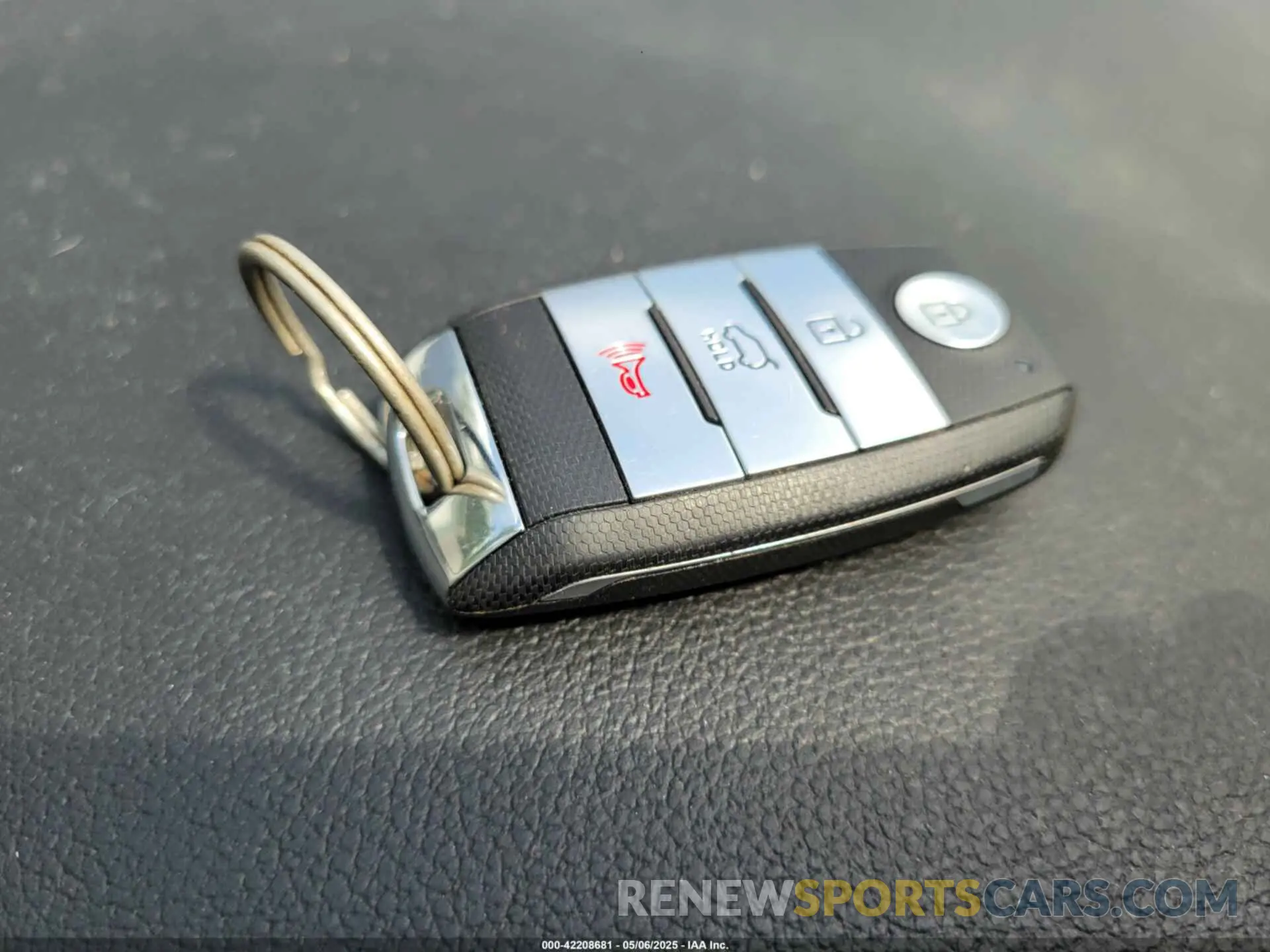 11 Photograph of a damaged car 5XYPHDA53KG604681 KIA SORENTO 2019