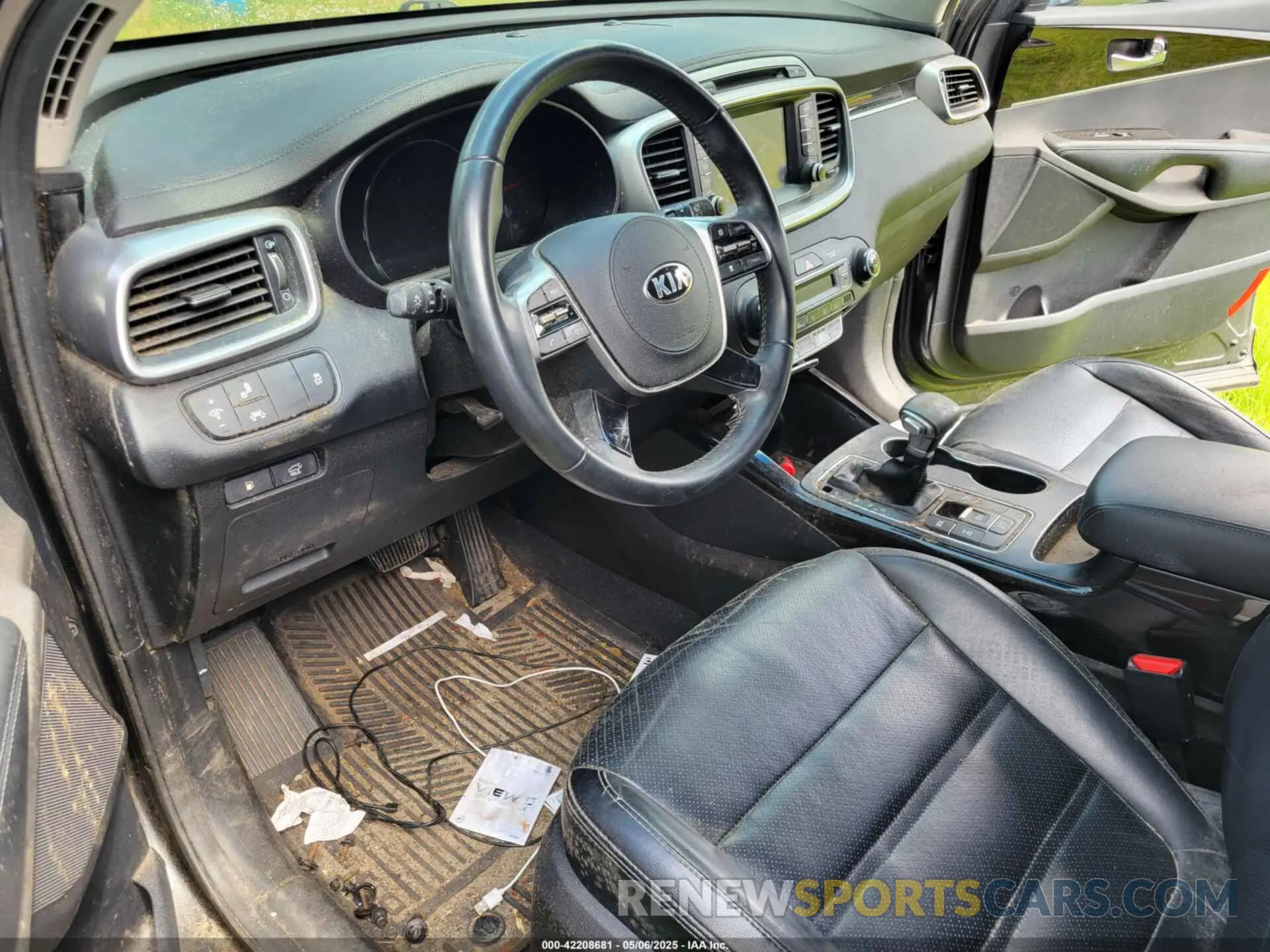 6 Photograph of a damaged car 5XYPHDA53KG604681 KIA SORENTO 2019