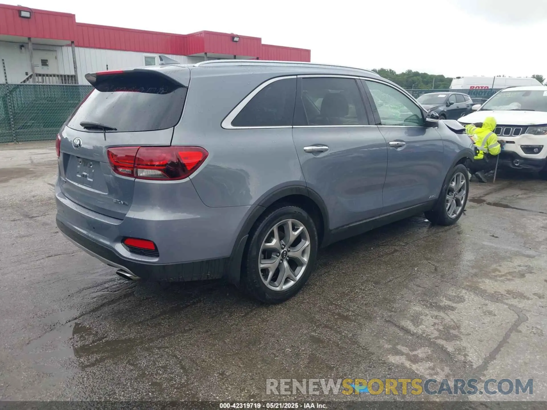 4 Photograph of a damaged car 5XYPHDA53KG604860 KIA SORENTO 2019