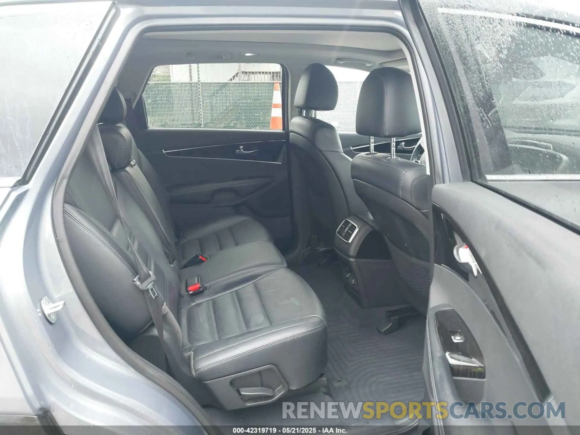 8 Photograph of a damaged car 5XYPHDA53KG604860 KIA SORENTO 2019