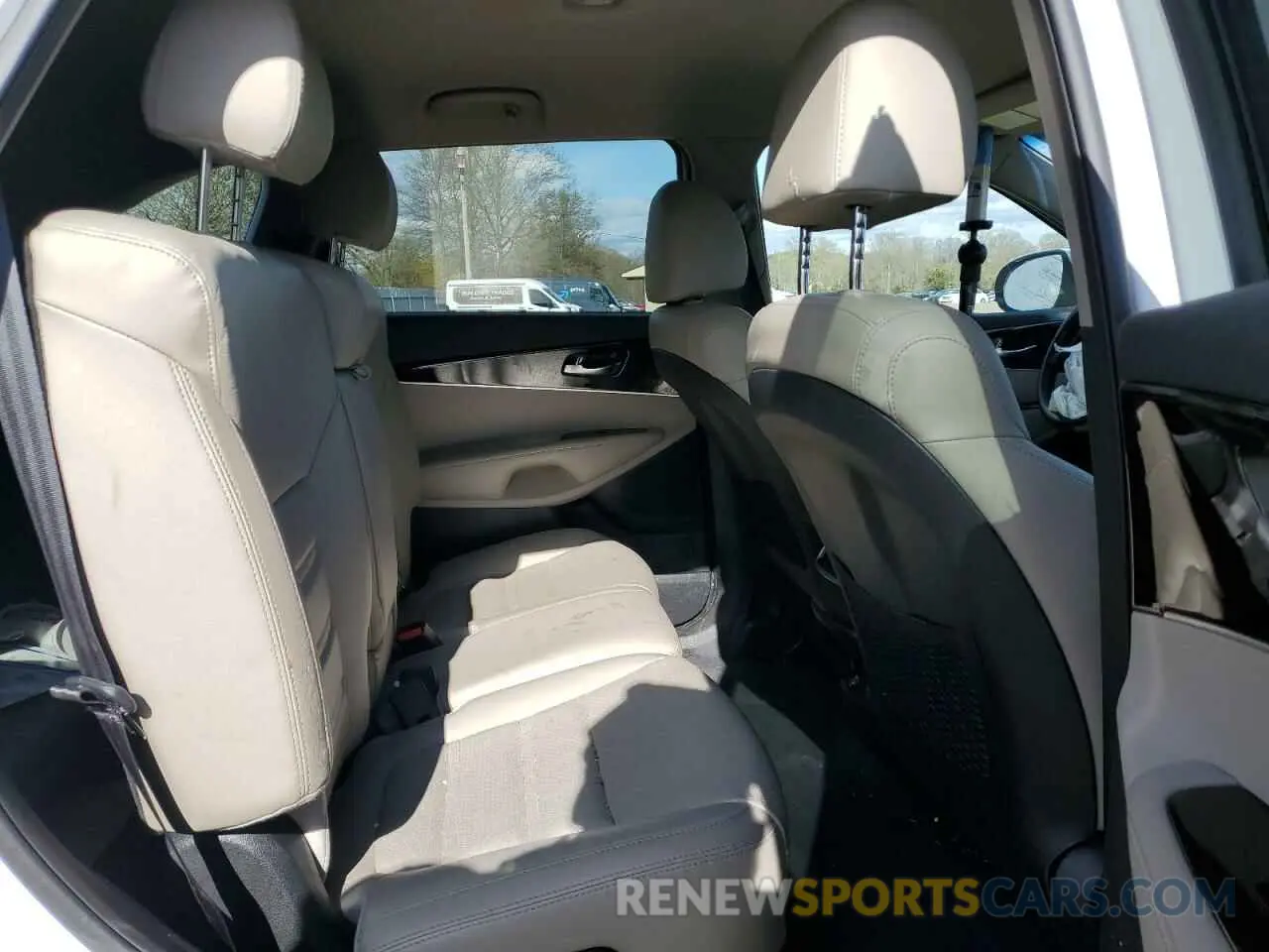 11 Photograph of a damaged car 5XYPHDA54KG533829 KIA SORENTO 2019