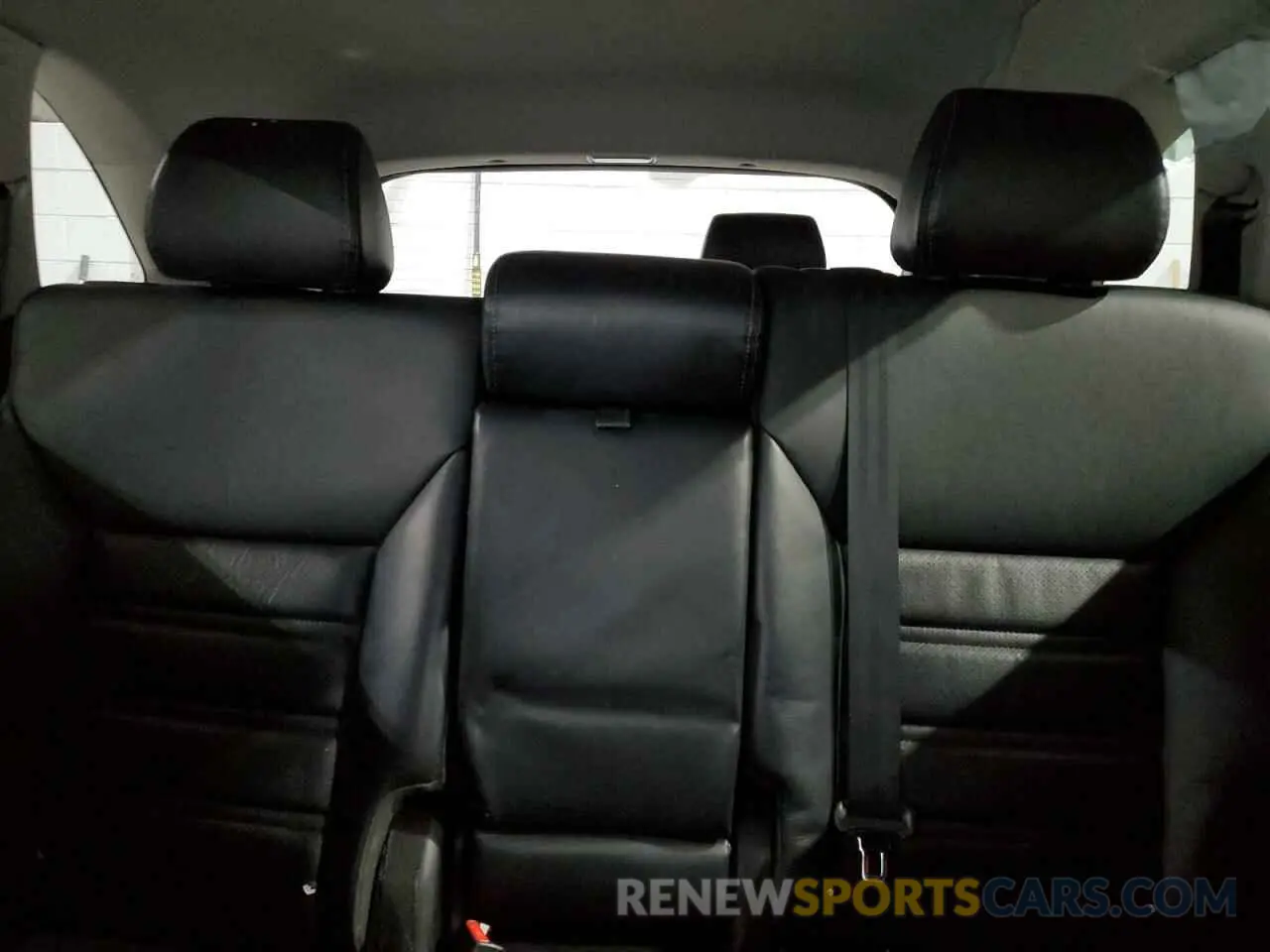 10 Photograph of a damaged car 5XYPHDA54KG566037 KIA SORENTO 2019