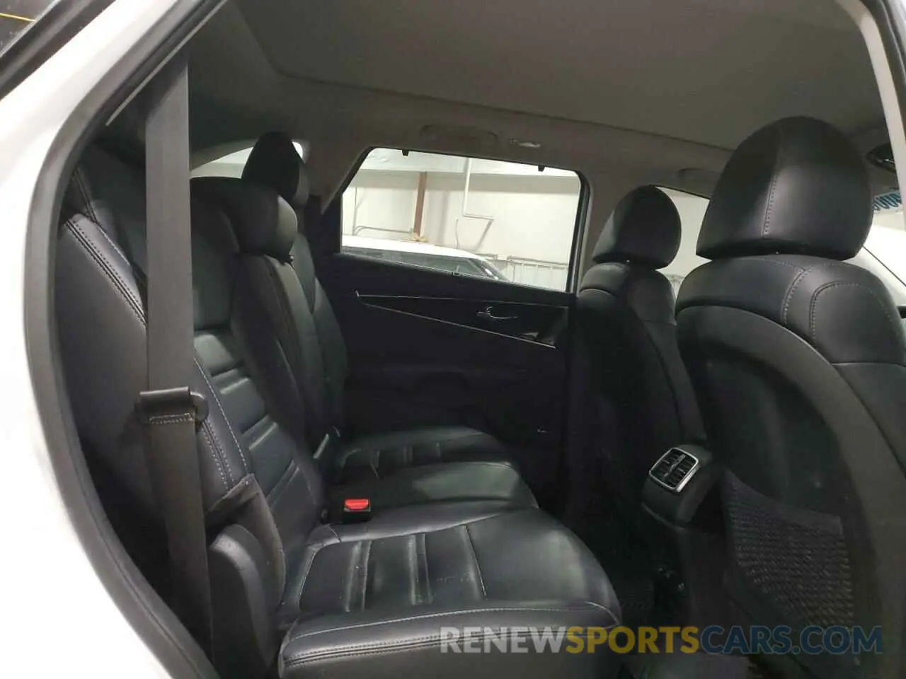 11 Photograph of a damaged car 5XYPHDA55KG473088 KIA SORENTO 2019