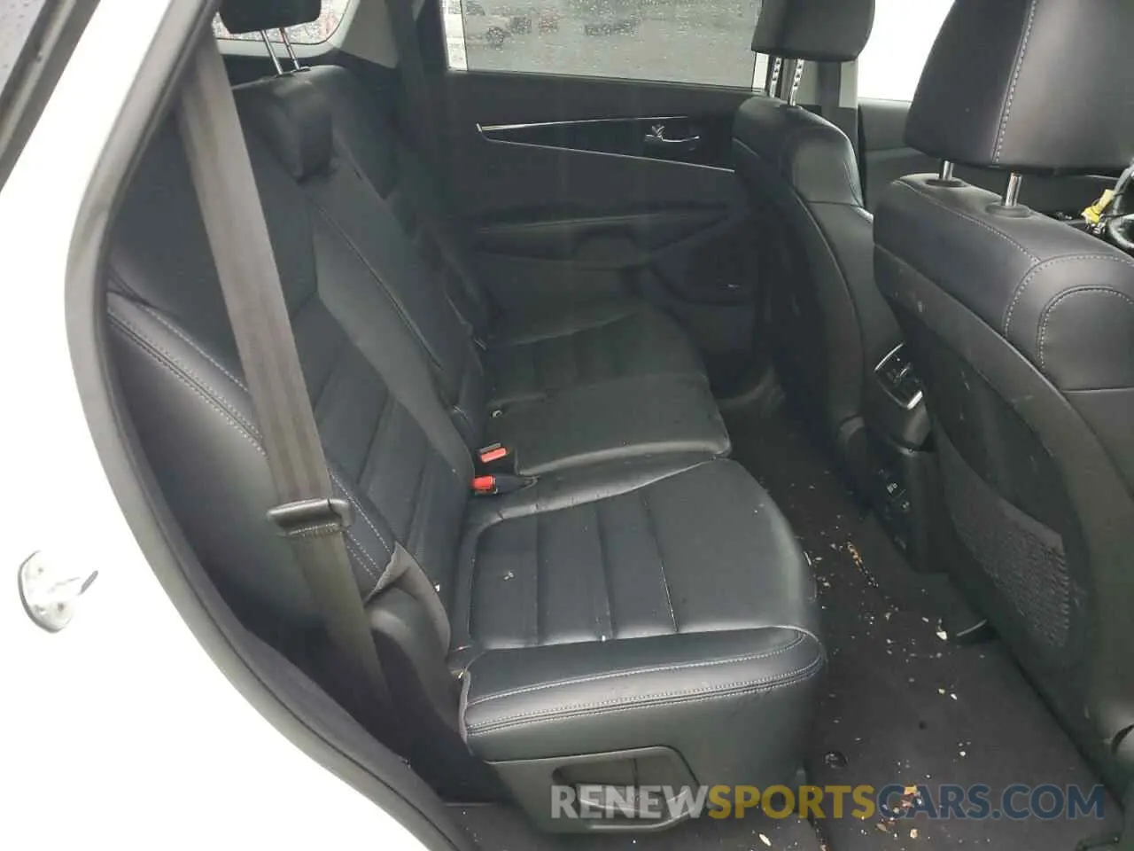 11 Photograph of a damaged car 5XYPHDA55KG528347 KIA SORENTO 2019