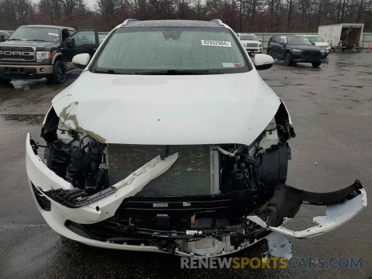 5 Photograph of a damaged car 5XYPHDA55KG528347 KIA SORENTO 2019