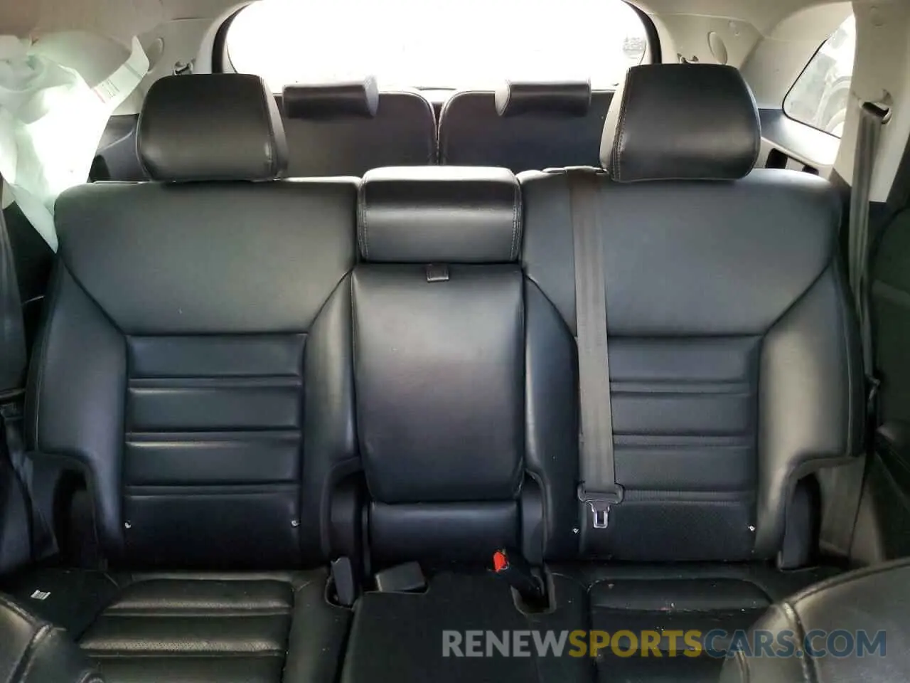 10 Photograph of a damaged car 5XYPHDA56KG528227 KIA SORENTO 2019
