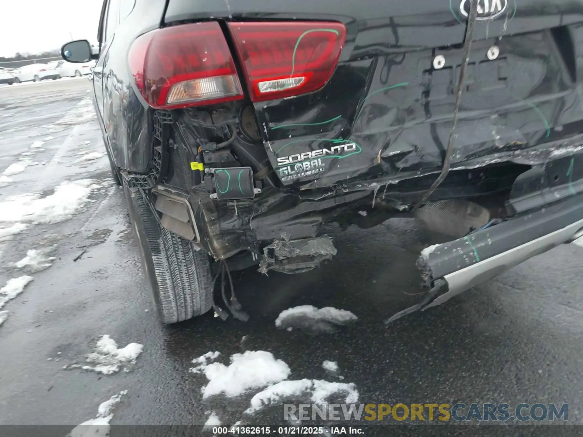 12 Photograph of a damaged car 5XYPHDA57KG452677 KIA SORENTO 2019