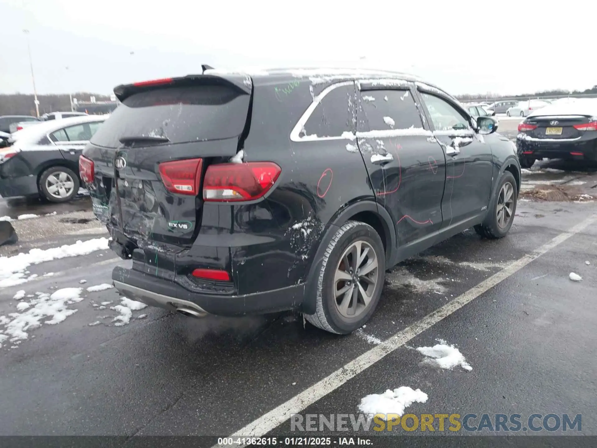 4 Photograph of a damaged car 5XYPHDA57KG452677 KIA SORENTO 2019