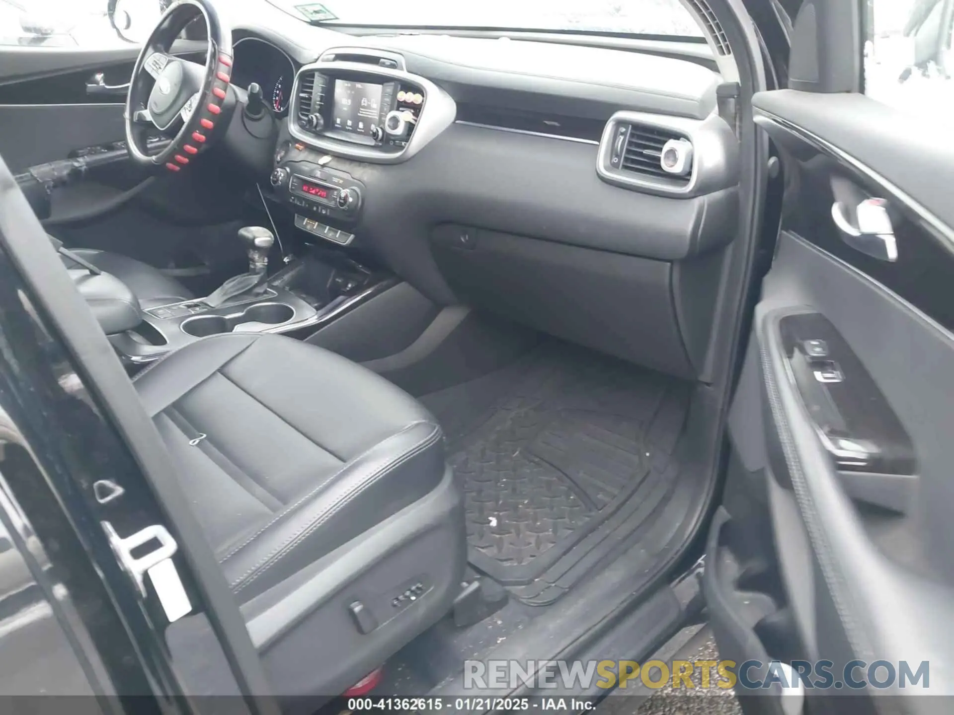 5 Photograph of a damaged car 5XYPHDA57KG452677 KIA SORENTO 2019
