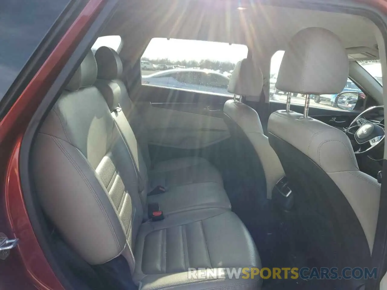 11 Photograph of a damaged car 5XYPHDA57KG458060 KIA SORENTO 2019