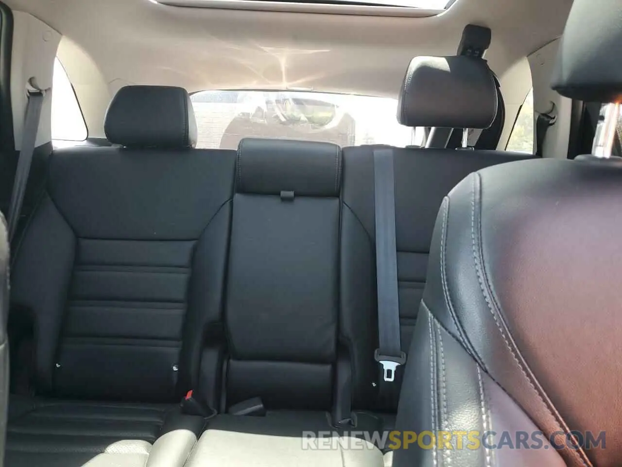 10 Photograph of a damaged car 5XYPHDA58KG462280 KIA SORENTO 2019