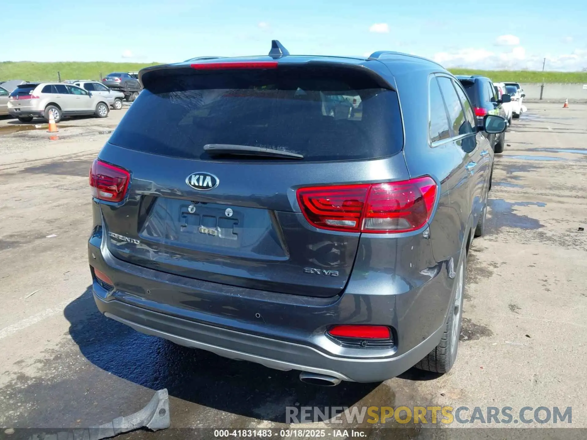 16 Photograph of a damaged car 5XYPHDA58KG608564 KIA SORENTO 2019