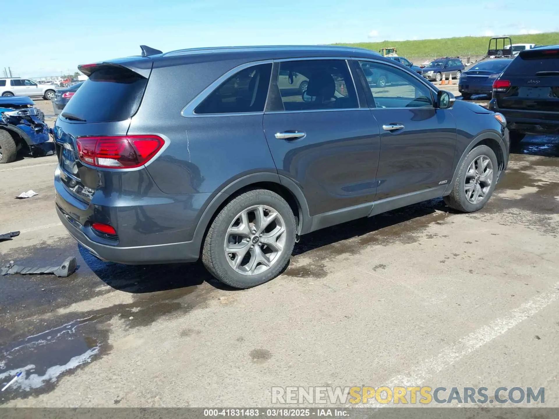 4 Photograph of a damaged car 5XYPHDA58KG608564 KIA SORENTO 2019