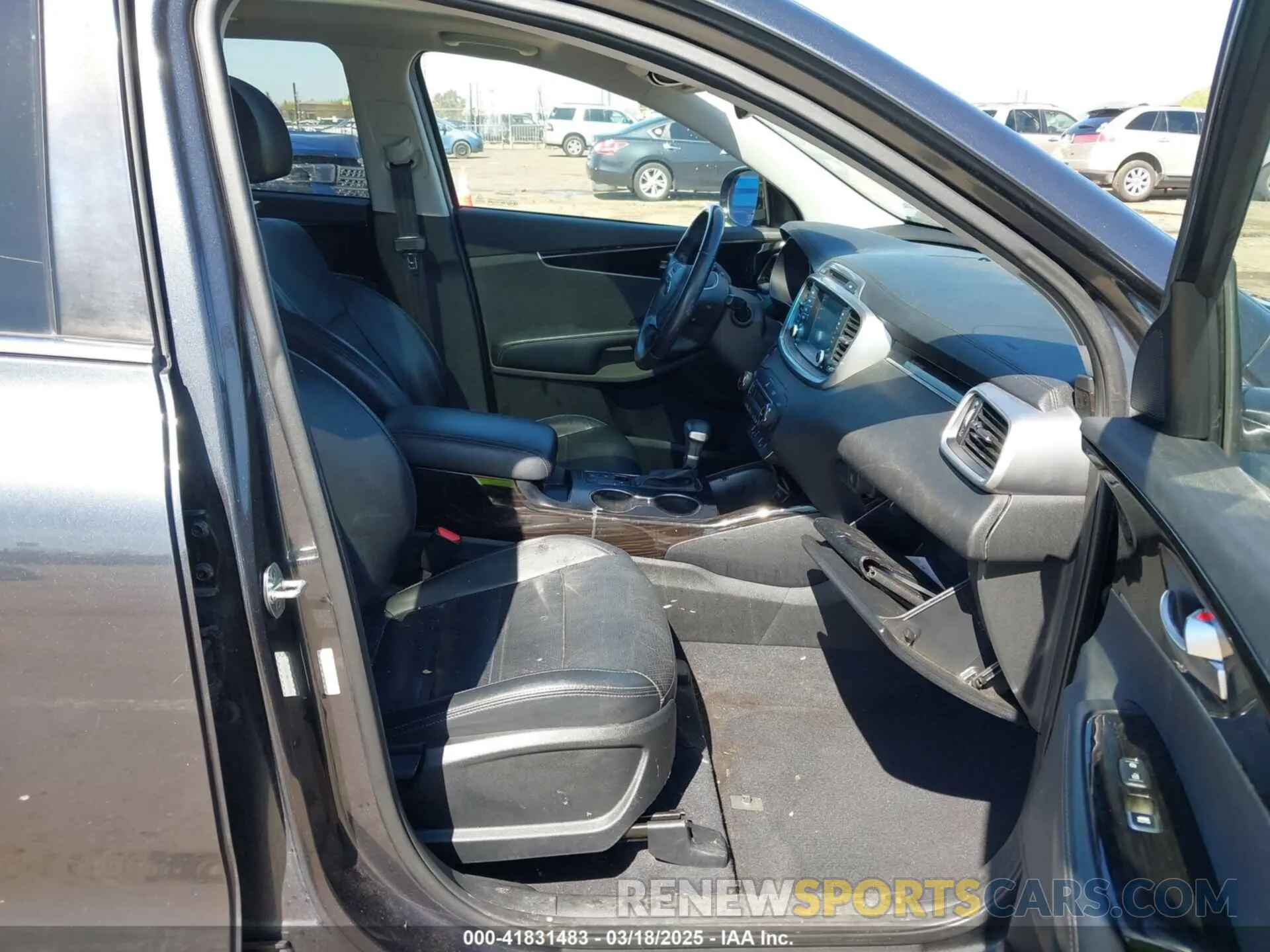 5 Photograph of a damaged car 5XYPHDA58KG608564 KIA SORENTO 2019
