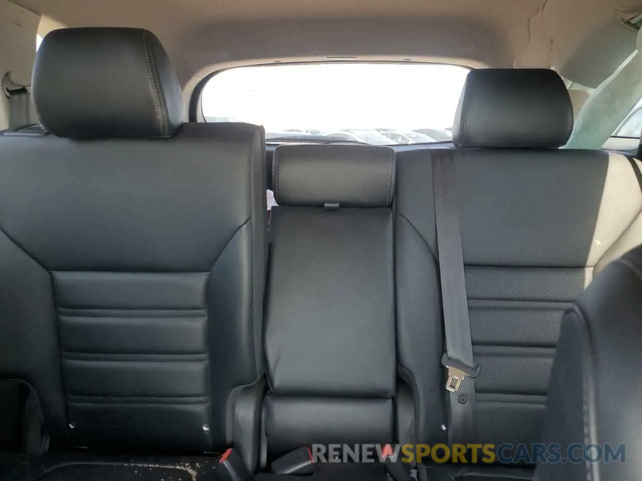 10 Photograph of a damaged car 5XYPHDA59KG448467 KIA SORENTO 2019