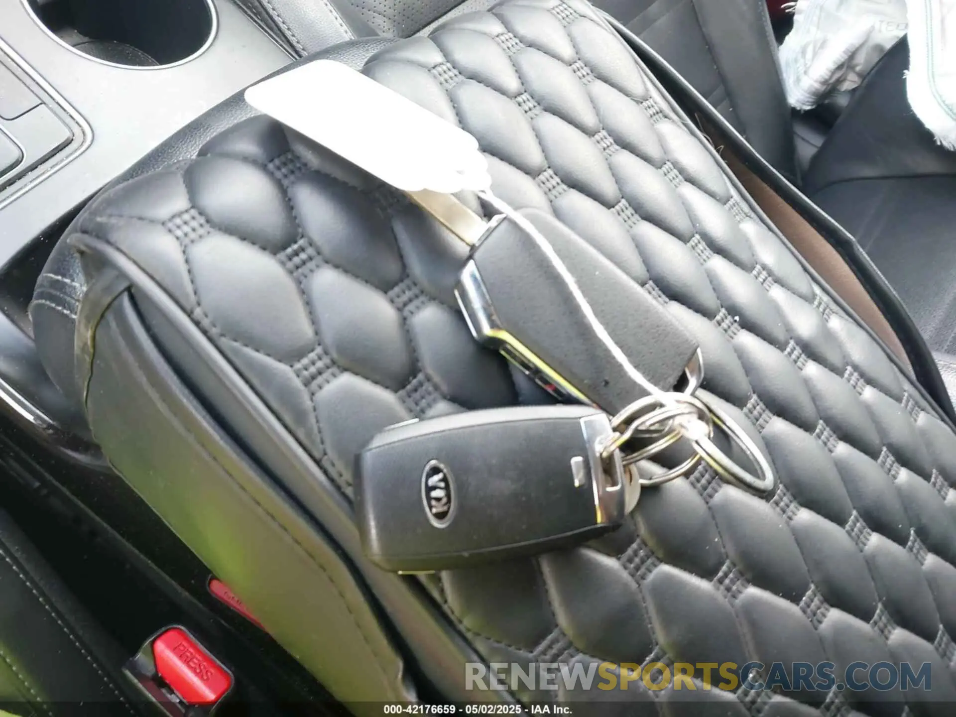 11 Photograph of a damaged car 5XYPHDA59KG453216 KIA SORENTO 2019