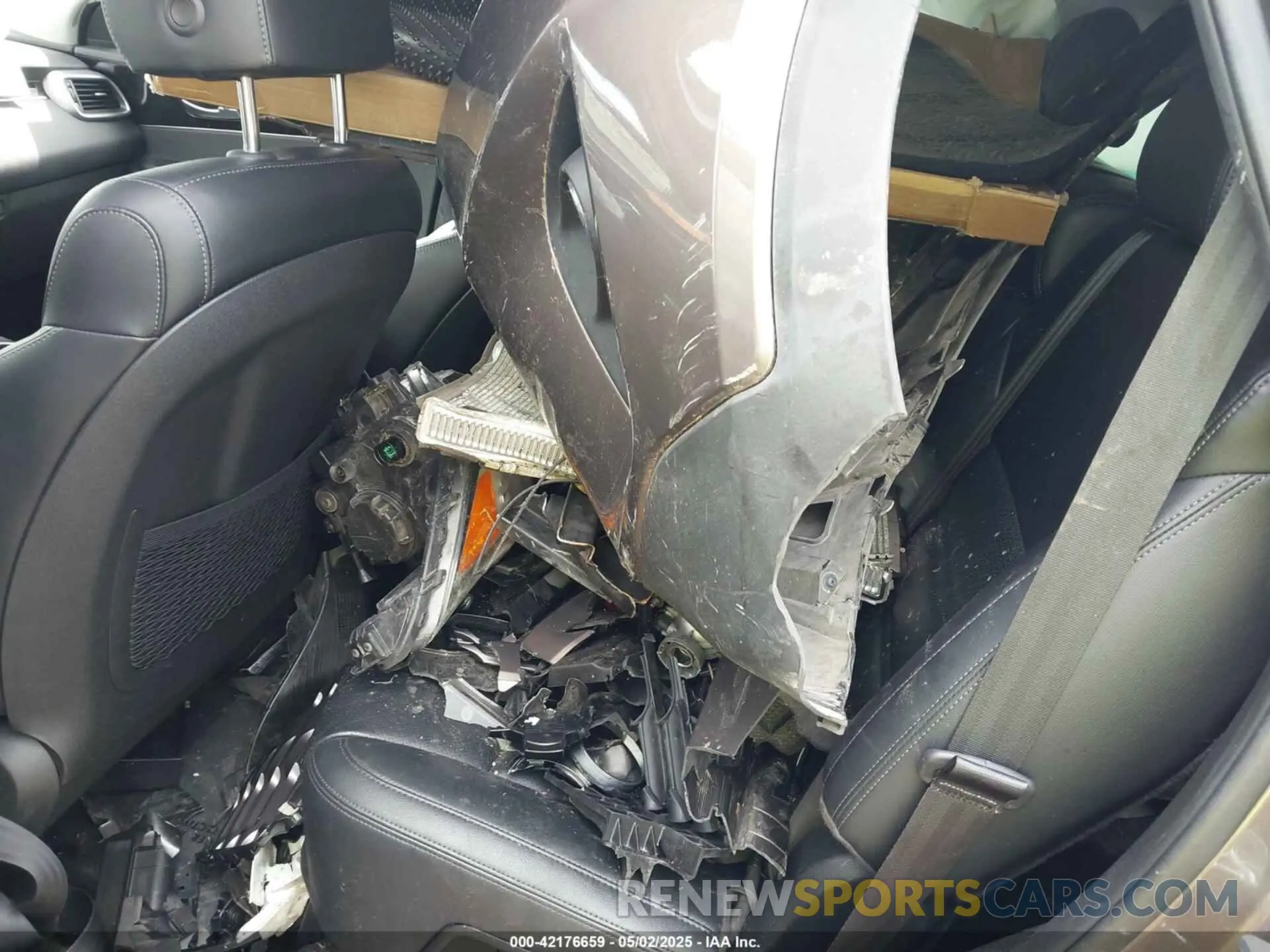 12 Photograph of a damaged car 5XYPHDA59KG453216 KIA SORENTO 2019