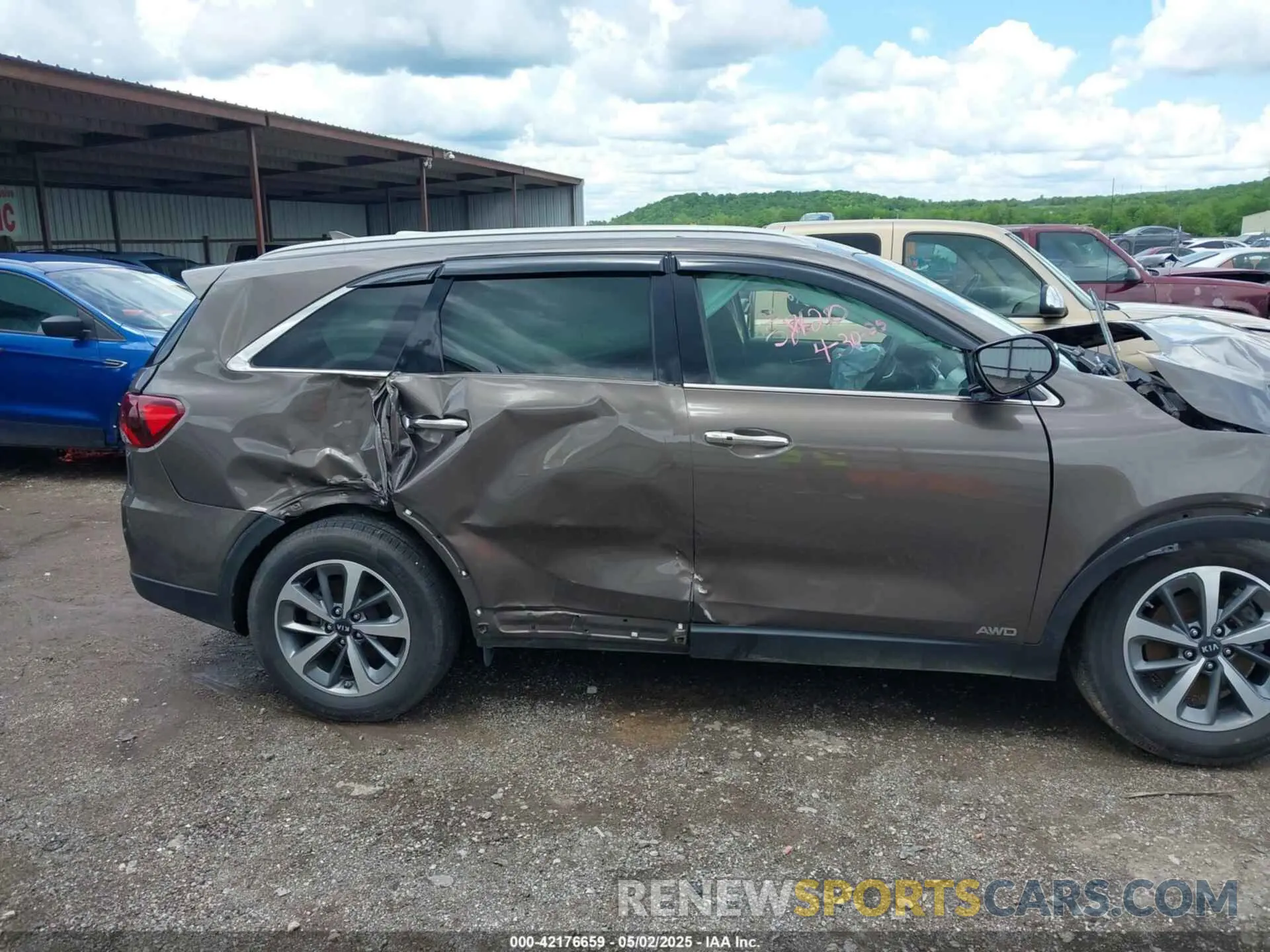 14 Photograph of a damaged car 5XYPHDA59KG453216 KIA SORENTO 2019