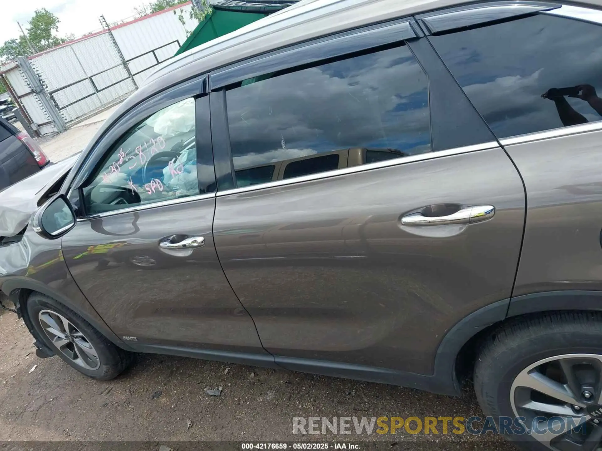 15 Photograph of a damaged car 5XYPHDA59KG453216 KIA SORENTO 2019