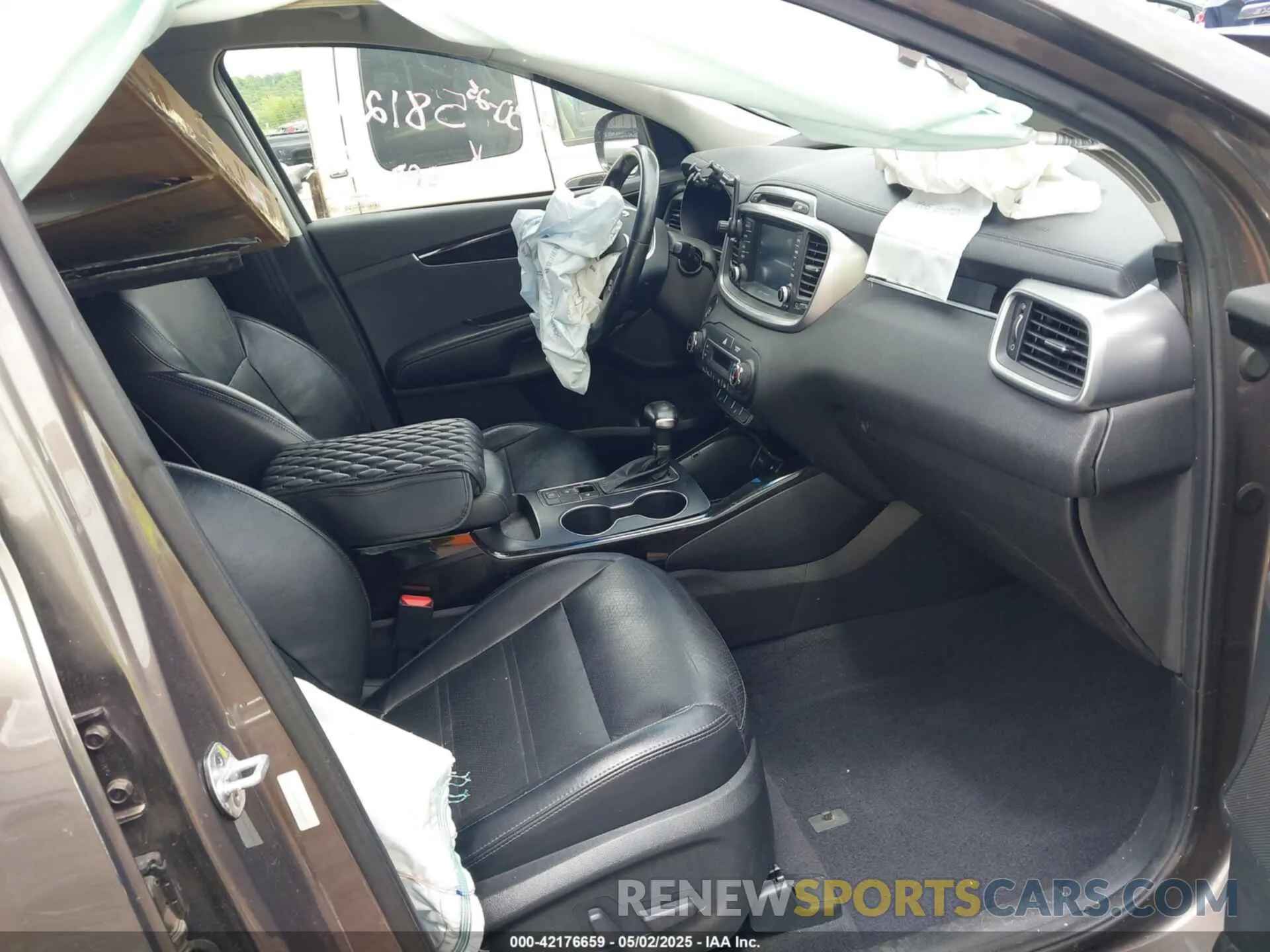 5 Photograph of a damaged car 5XYPHDA59KG453216 KIA SORENTO 2019