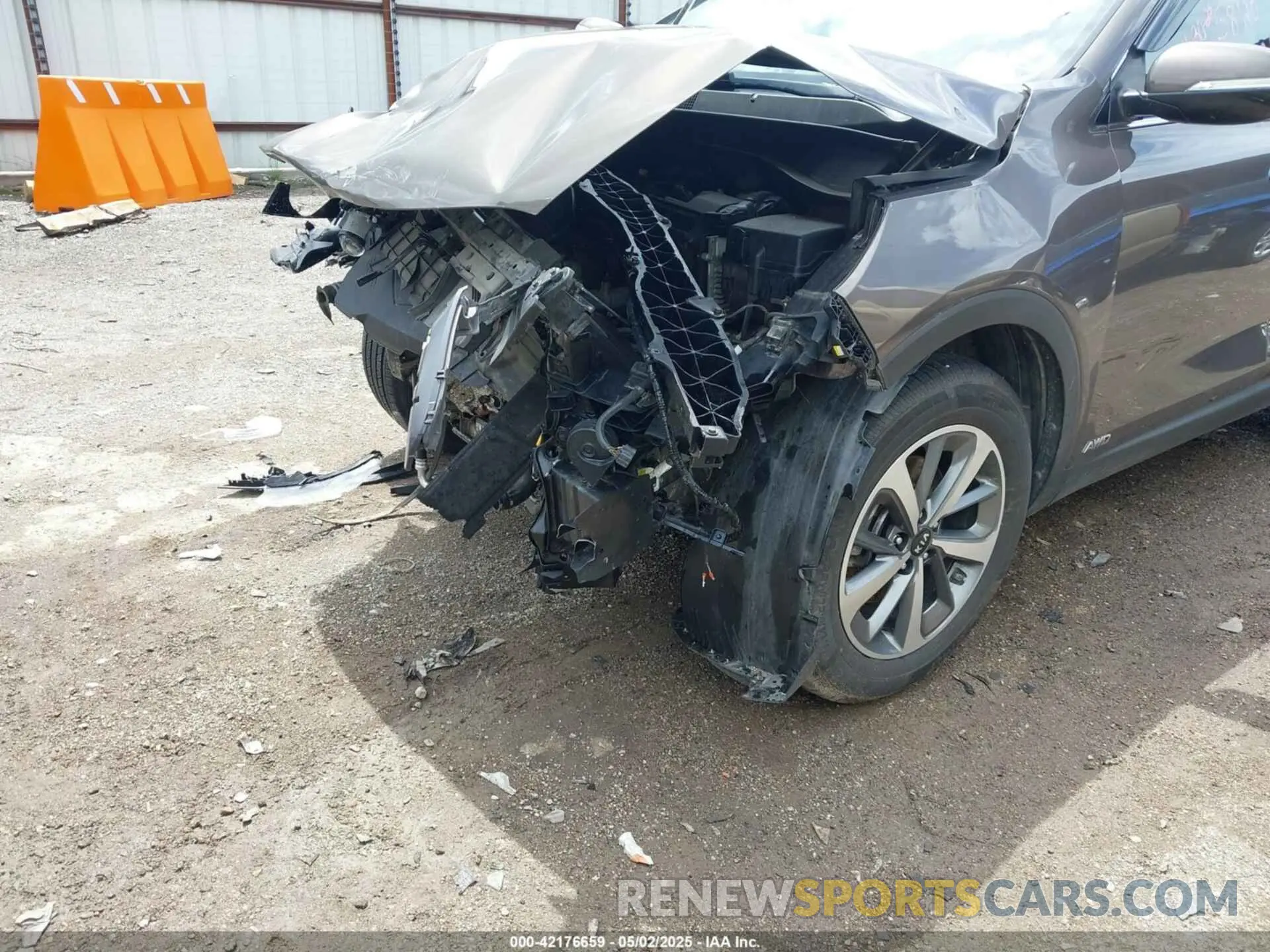 6 Photograph of a damaged car 5XYPHDA59KG453216 KIA SORENTO 2019