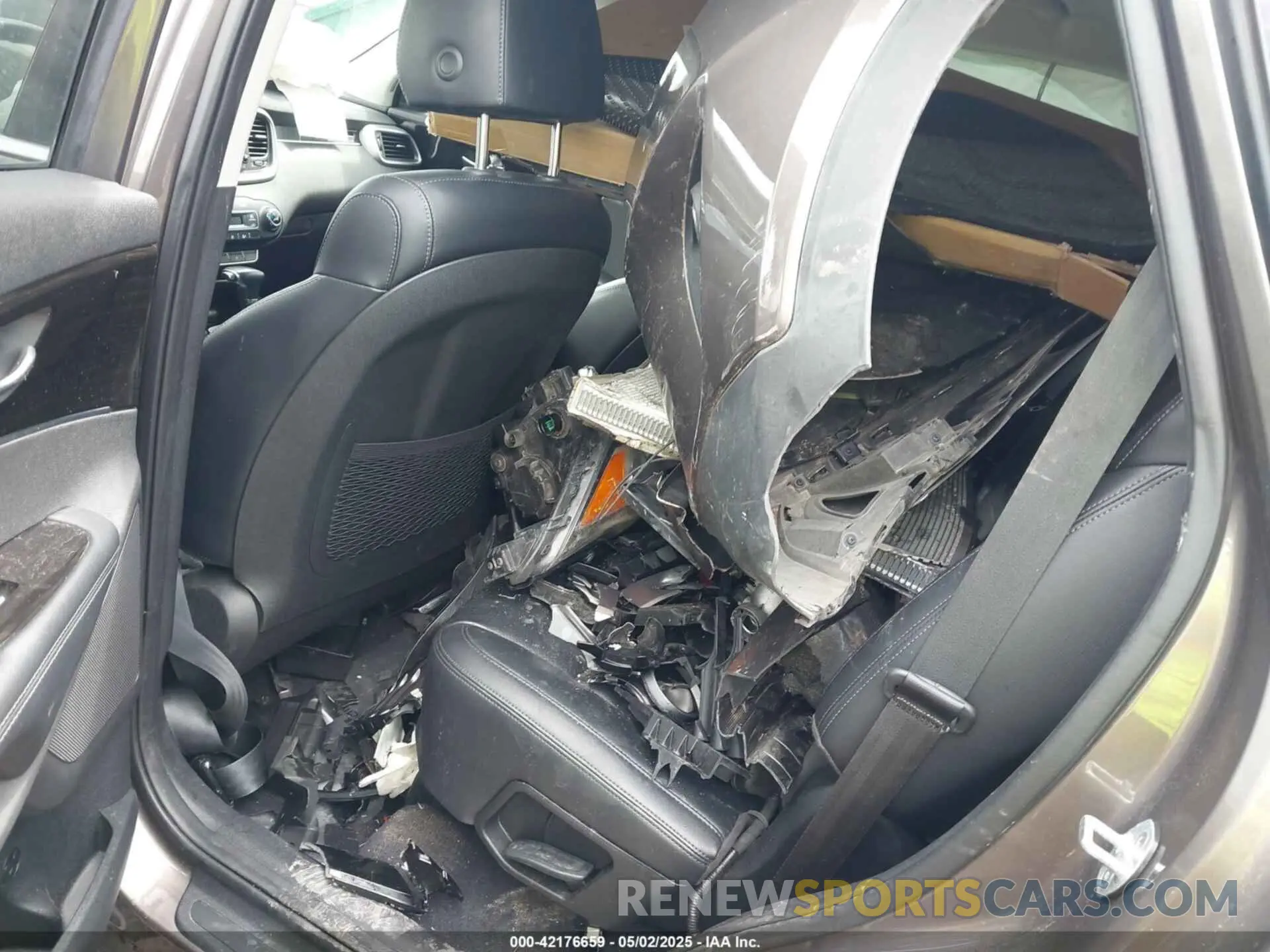 8 Photograph of a damaged car 5XYPHDA59KG453216 KIA SORENTO 2019