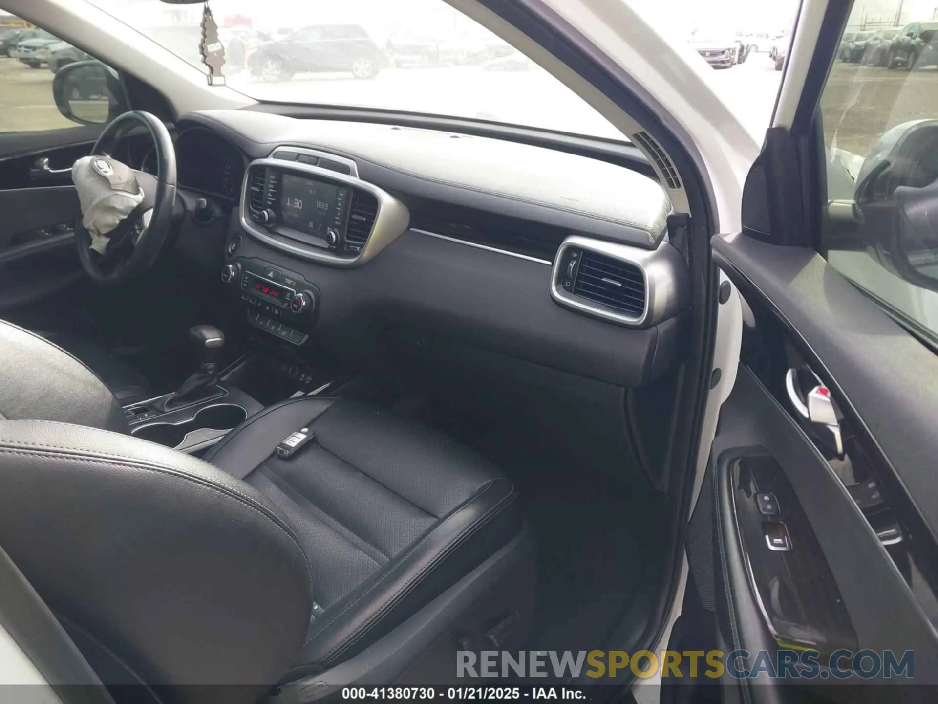 5 Photograph of a damaged car 5XYPHDA59KG464880 KIA SORENTO 2019