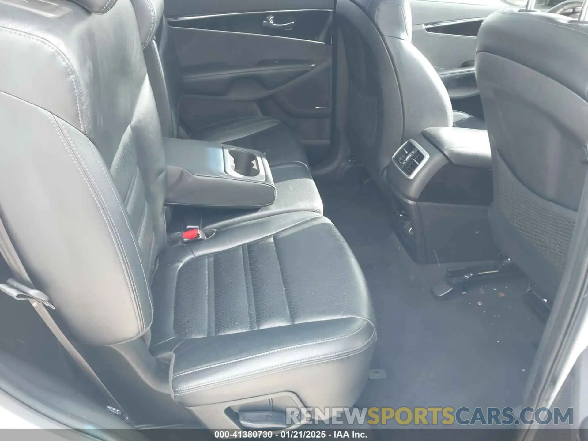8 Photograph of a damaged car 5XYPHDA59KG464880 KIA SORENTO 2019