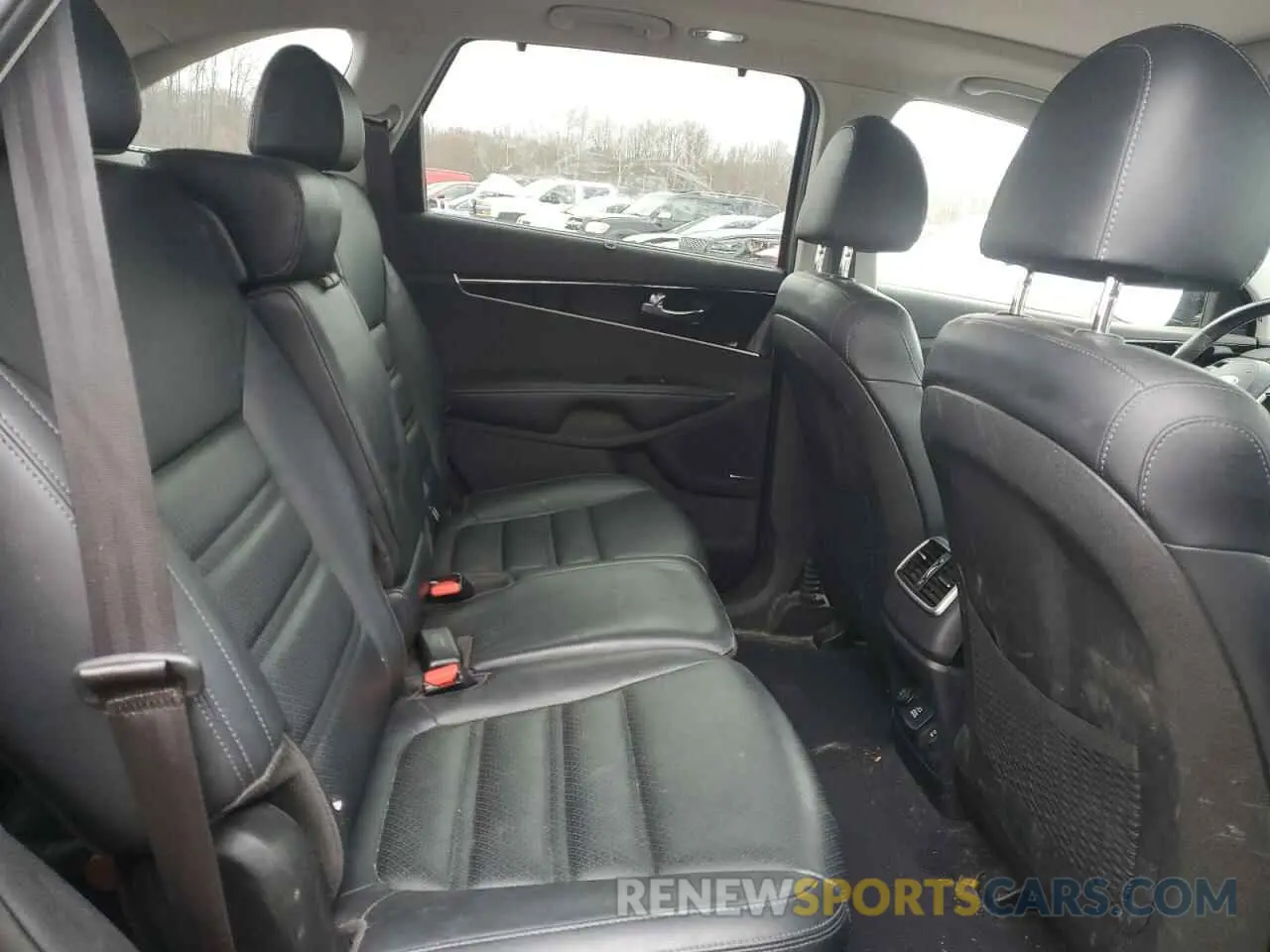 11 Photograph of a damaged car 5XYPHDA59KG515200 KIA SORENTO 2019