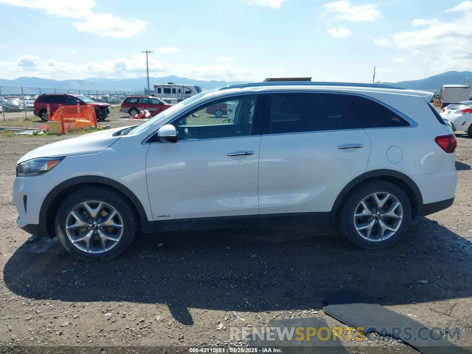14 Photograph of a damaged car 5XYPHDA59KG606743 KIA SORENTO 2019