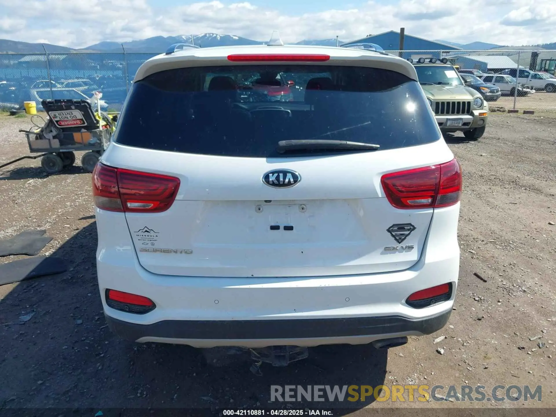 16 Photograph of a damaged car 5XYPHDA59KG606743 KIA SORENTO 2019