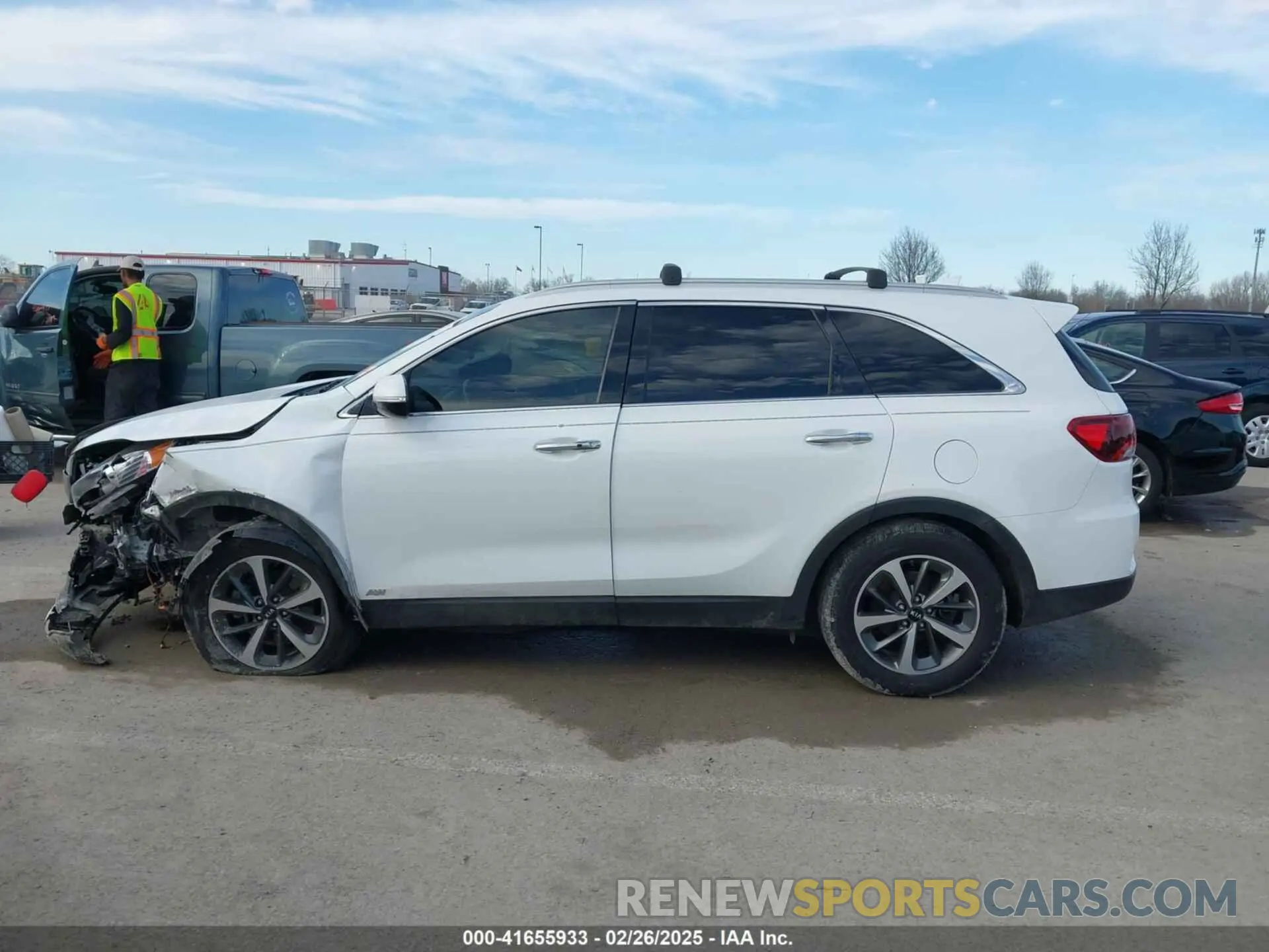 13 Photograph of a damaged car 5XYPHDA5XKG507641 KIA SORENTO 2019