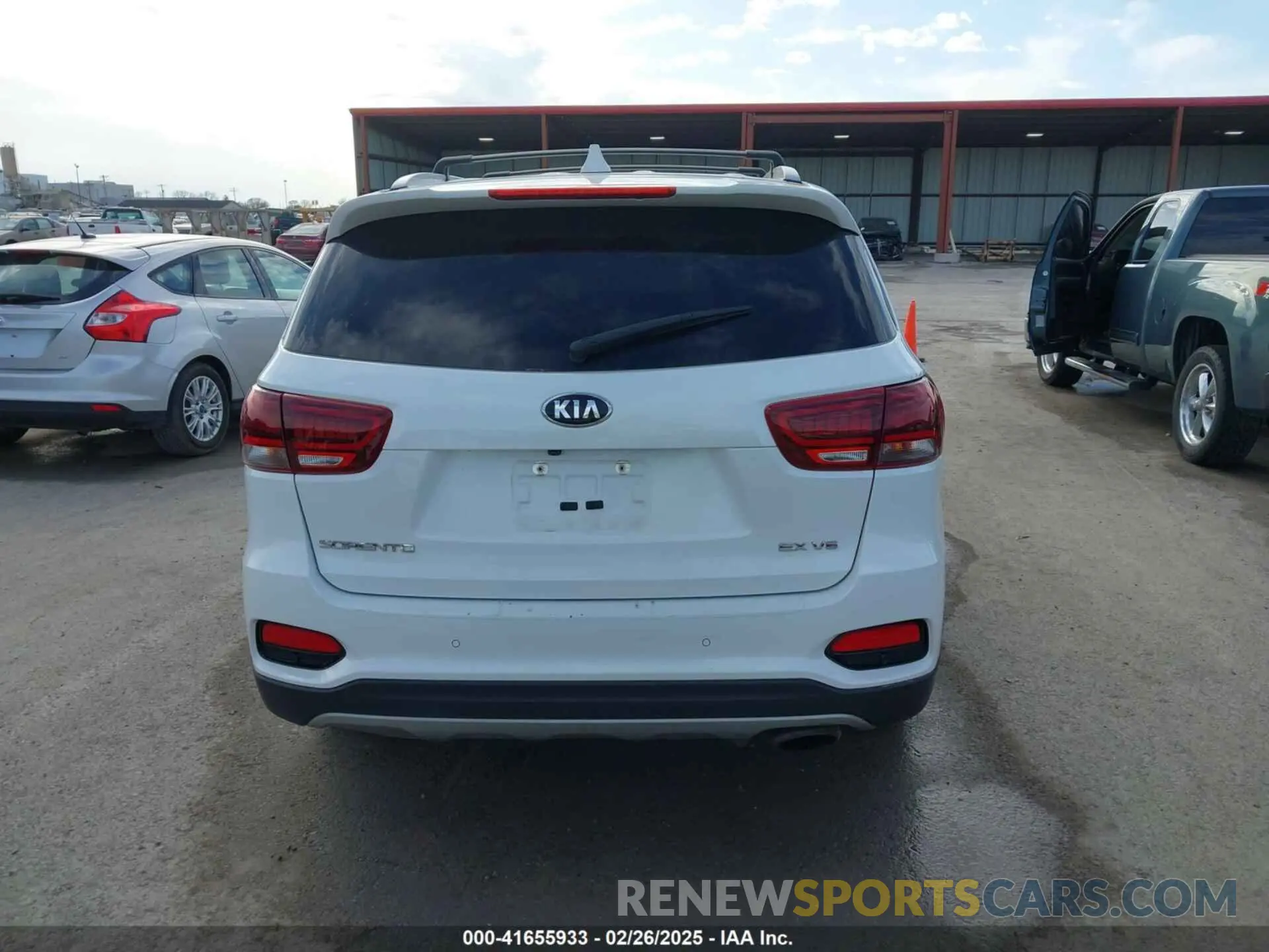 15 Photograph of a damaged car 5XYPHDA5XKG507641 KIA SORENTO 2019