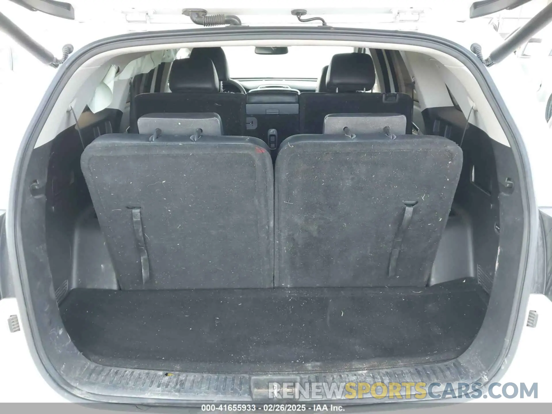 16 Photograph of a damaged car 5XYPHDA5XKG507641 KIA SORENTO 2019