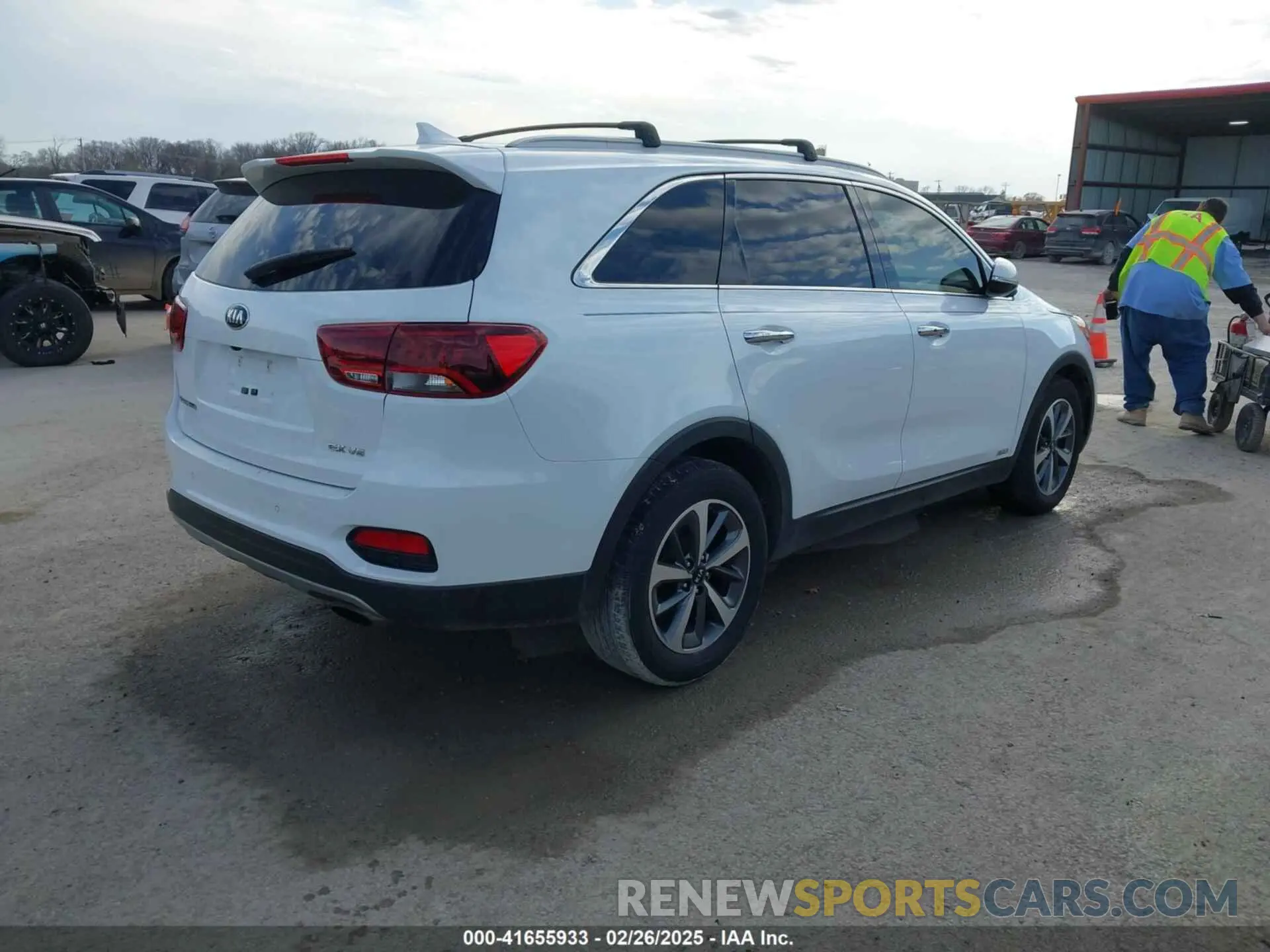 4 Photograph of a damaged car 5XYPHDA5XKG507641 KIA SORENTO 2019