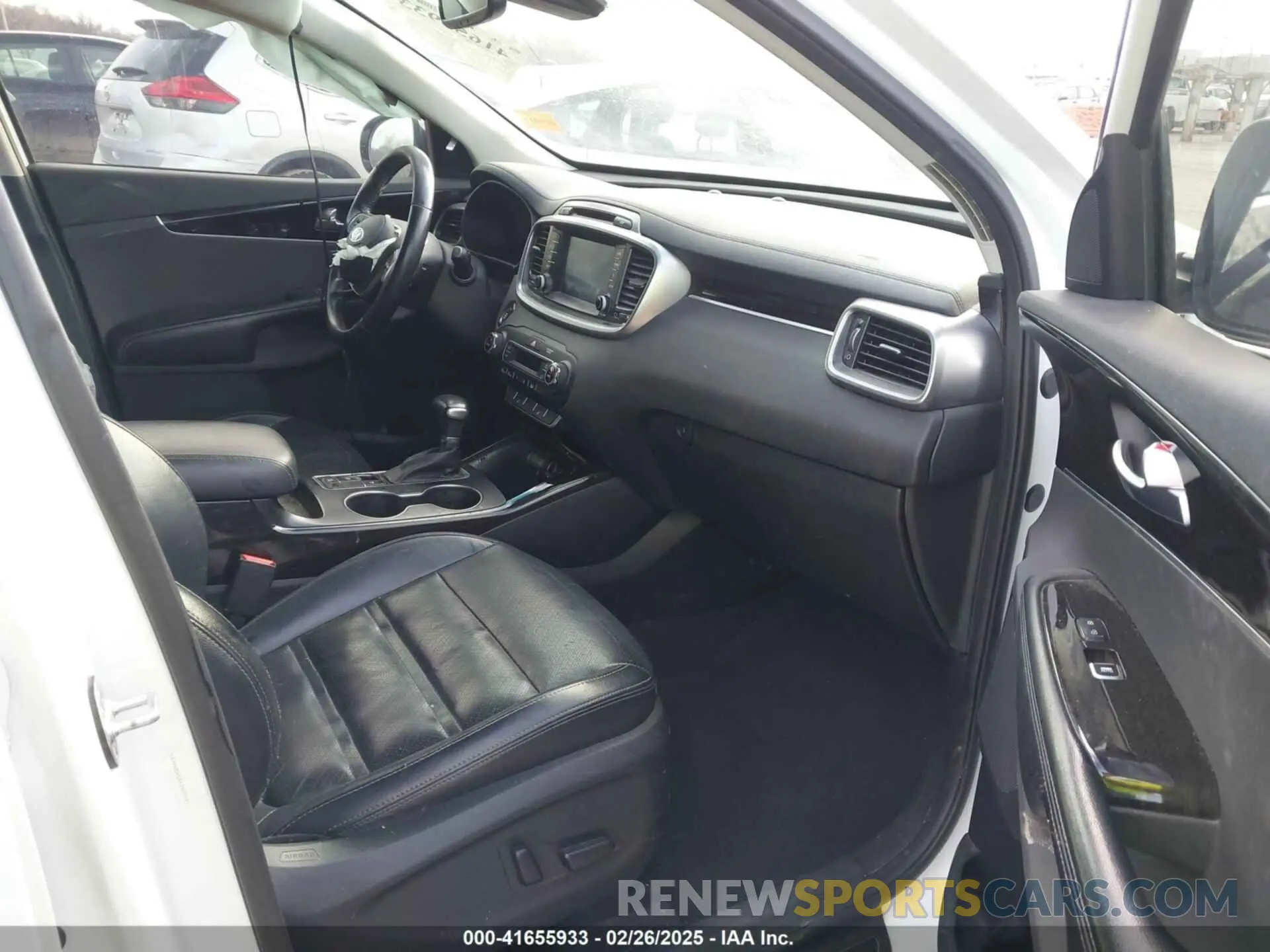 5 Photograph of a damaged car 5XYPHDA5XKG507641 KIA SORENTO 2019
