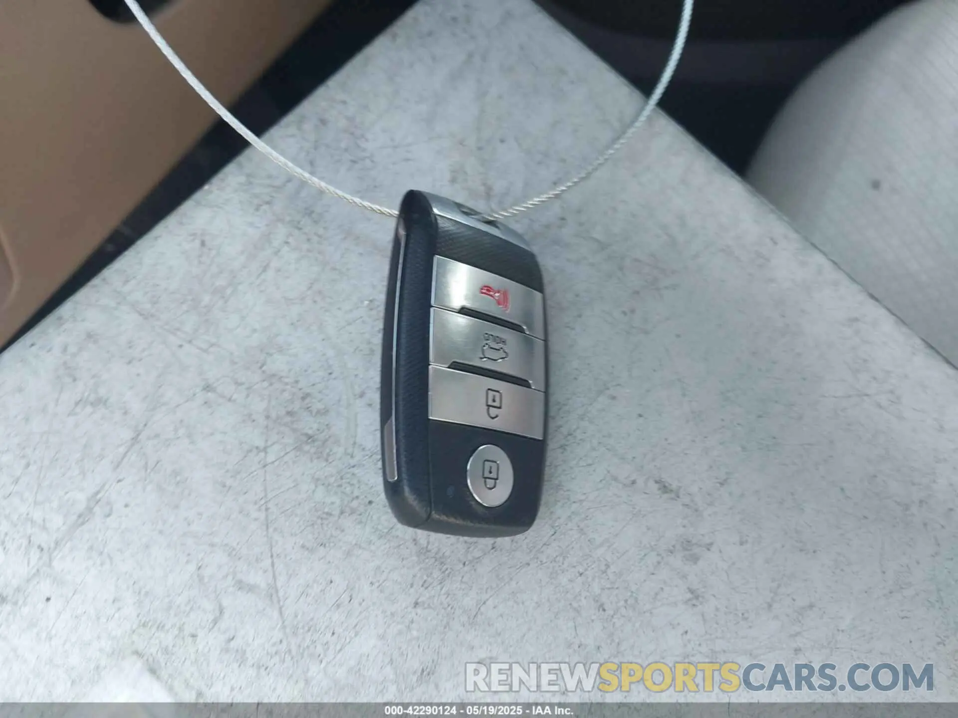 11 Photograph of a damaged car 5XYPHDA5XKG537867 KIA SORENTO 2019