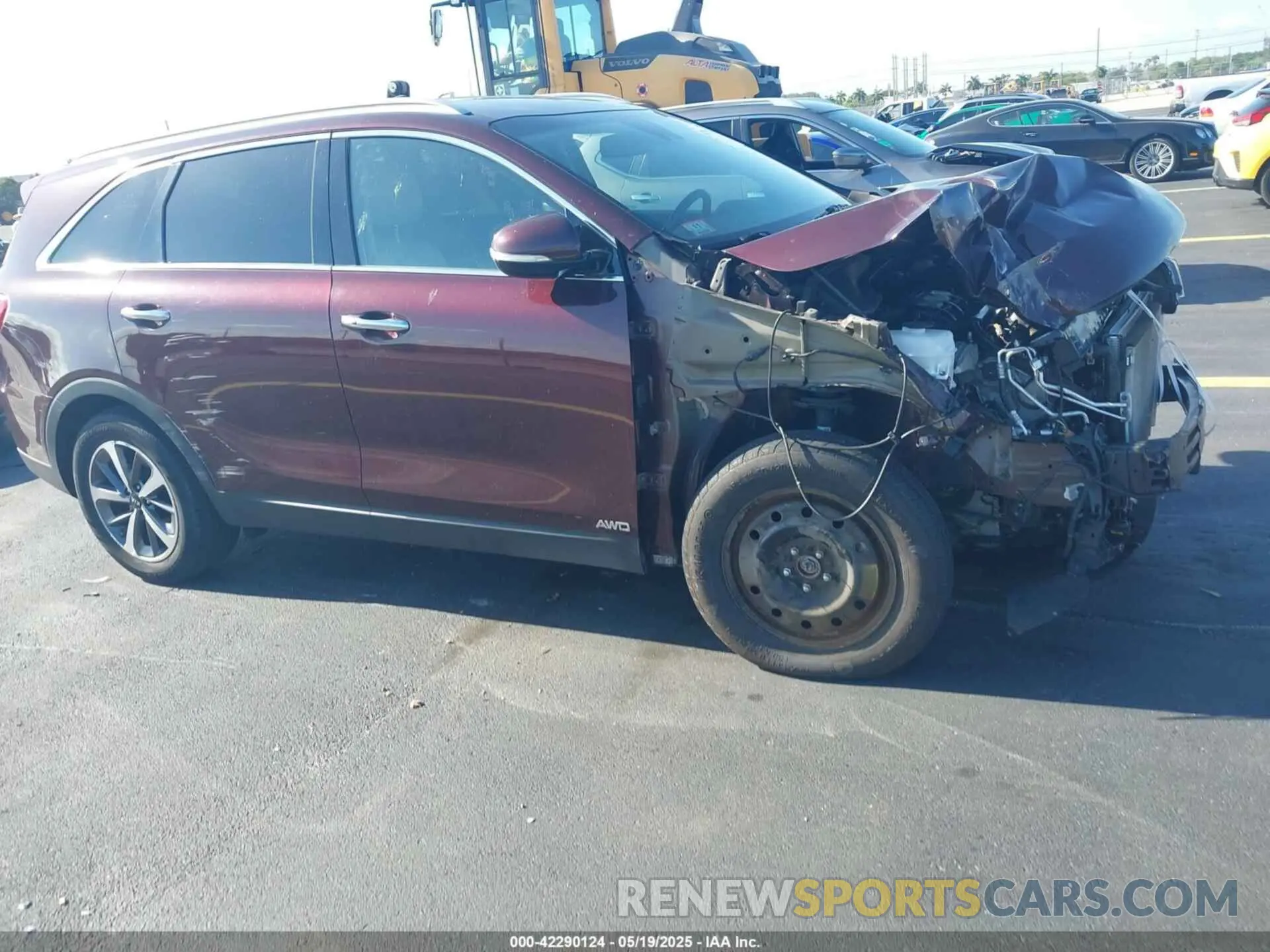 18 Photograph of a damaged car 5XYPHDA5XKG537867 KIA SORENTO 2019