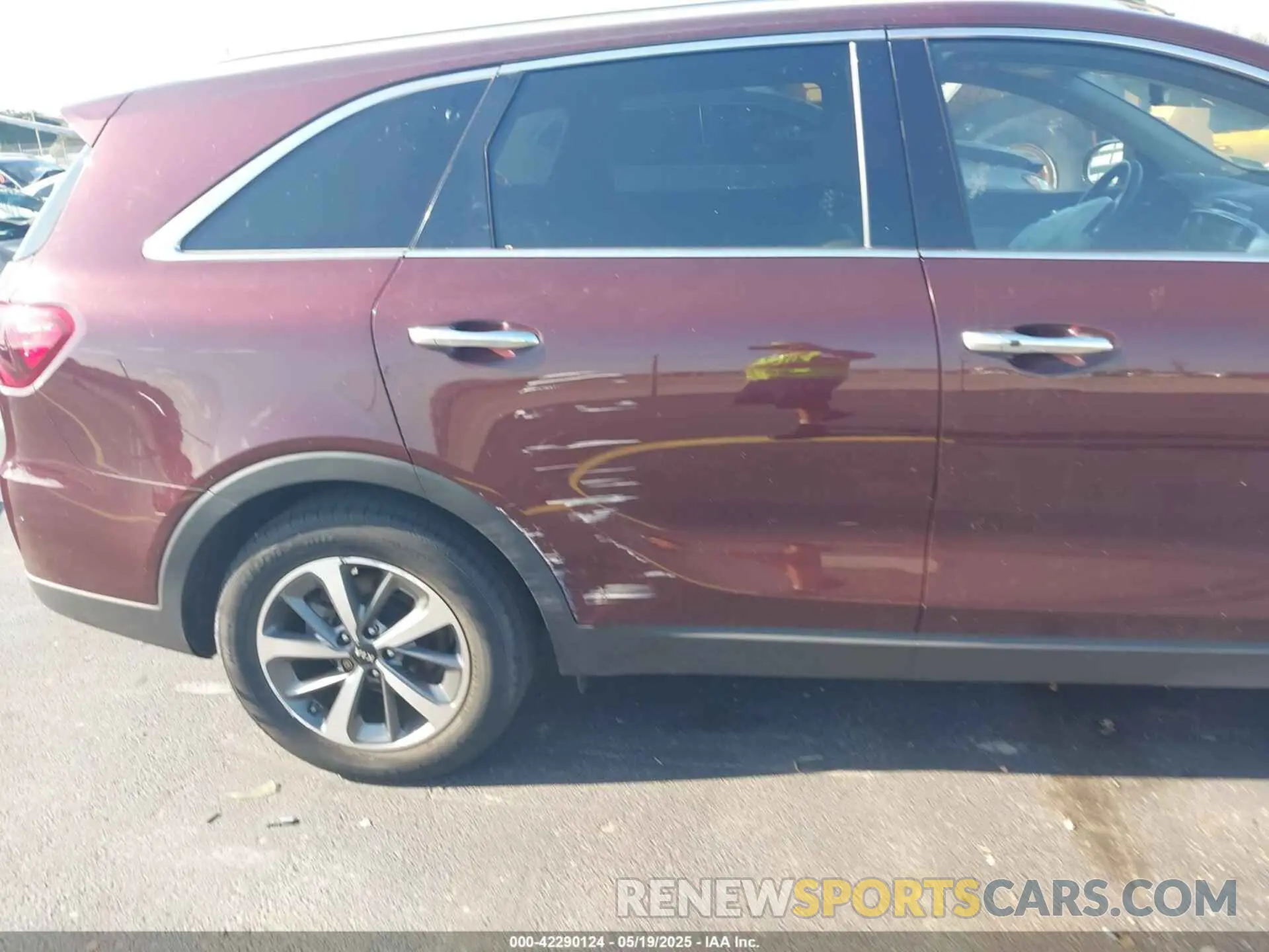 19 Photograph of a damaged car 5XYPHDA5XKG537867 KIA SORENTO 2019