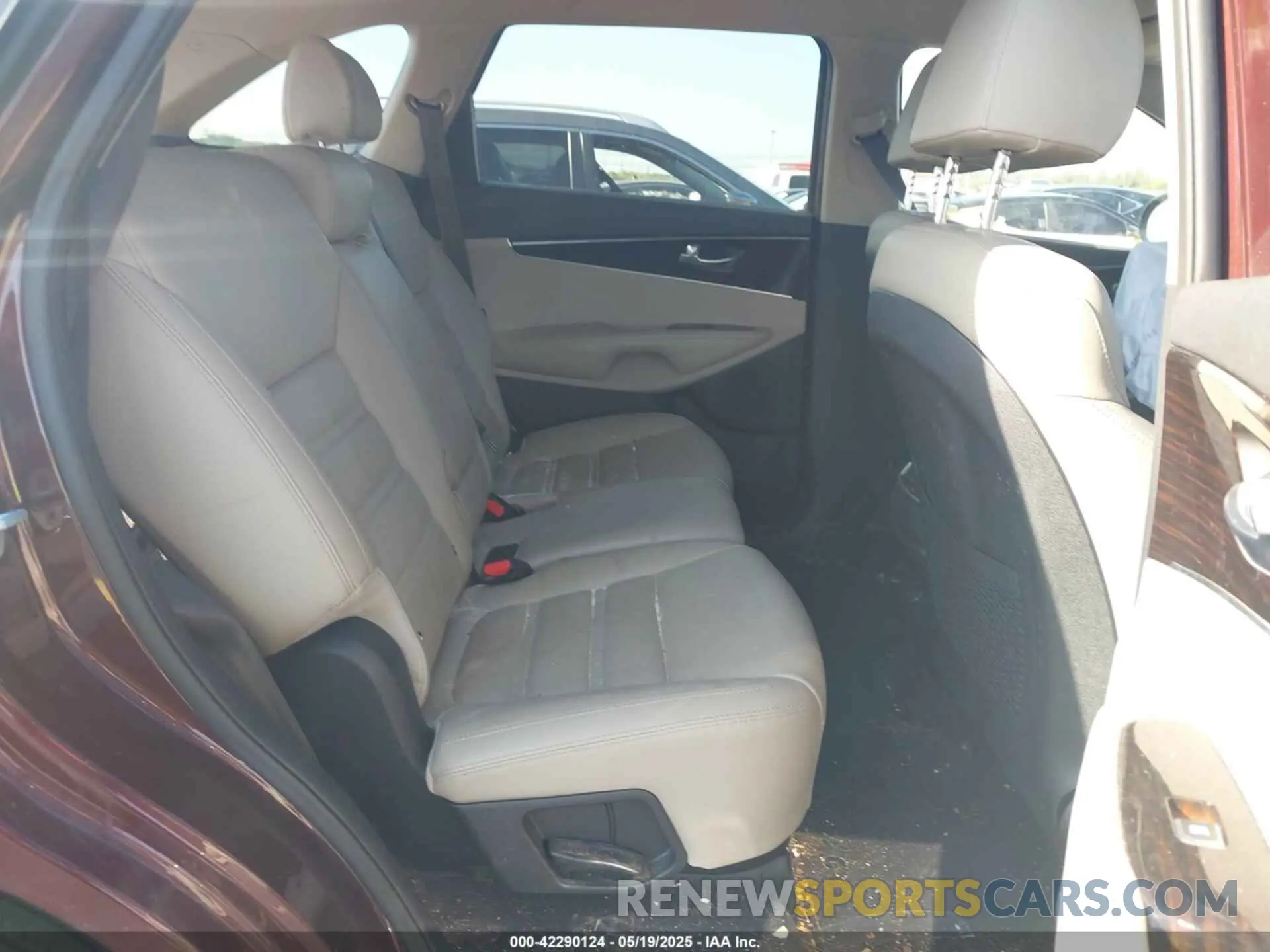 8 Photograph of a damaged car 5XYPHDA5XKG537867 KIA SORENTO 2019