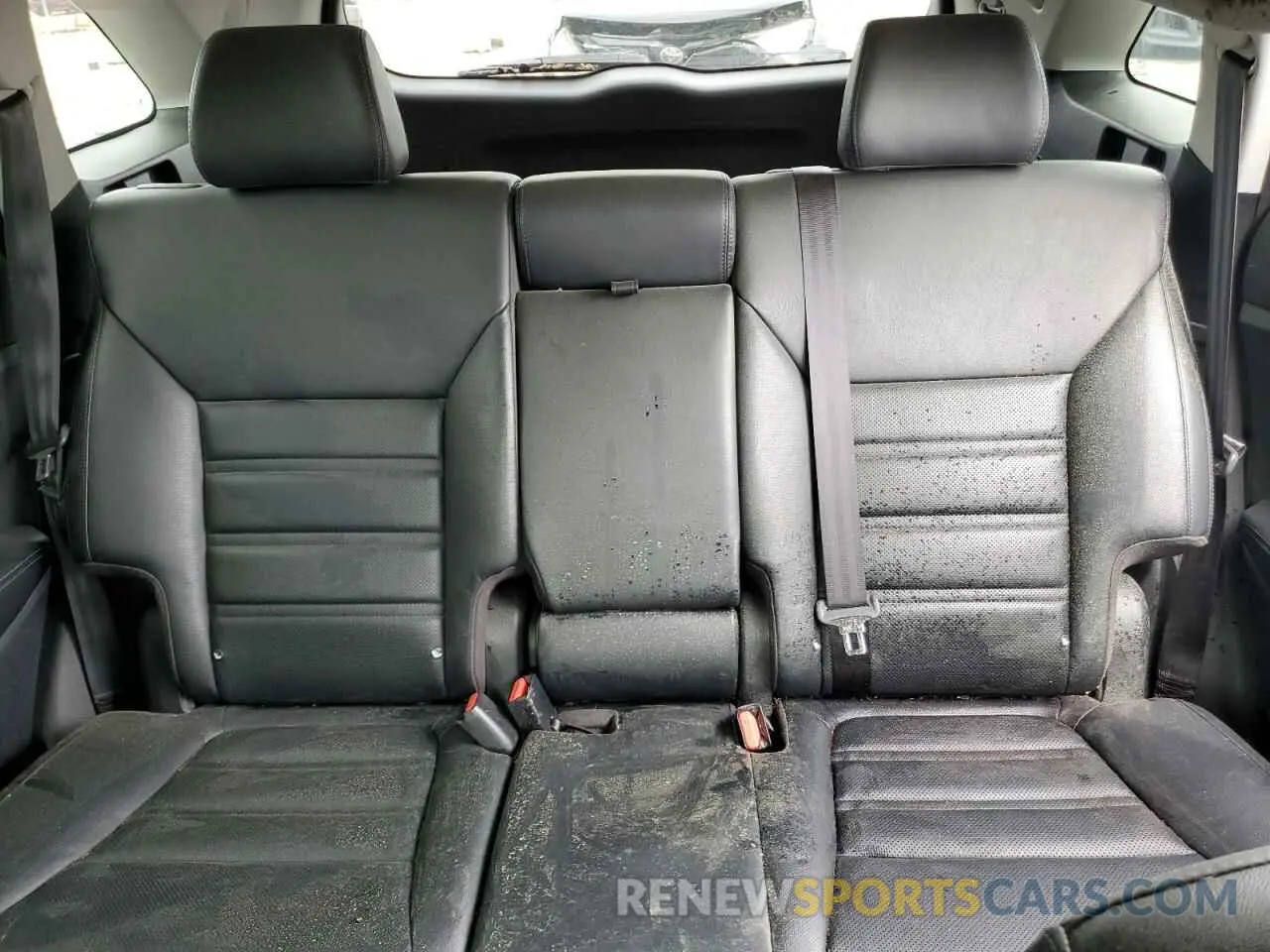 10 Photograph of a damaged car 5XYPK4A51KG454040 KIA SORENTO 2019