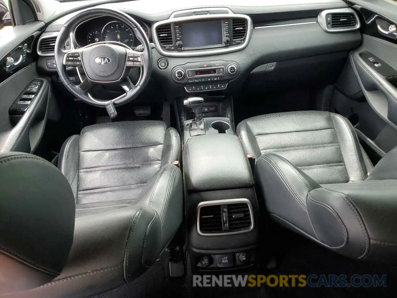 8 Photograph of a damaged car 5XYPK4A51KG454040 KIA SORENTO 2019